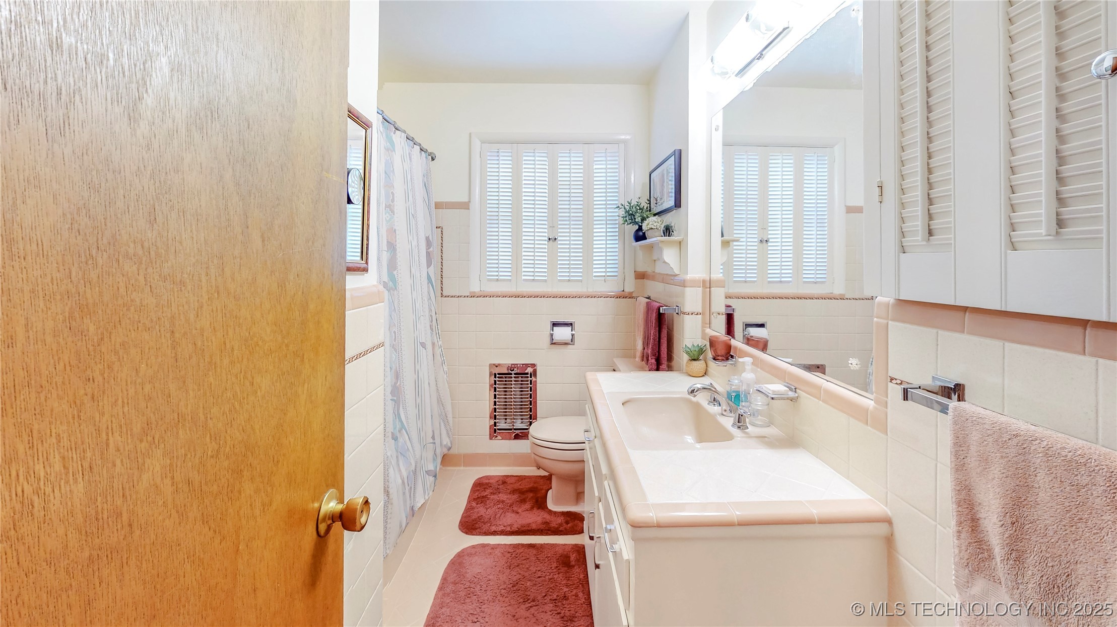 4040 E 46th Place