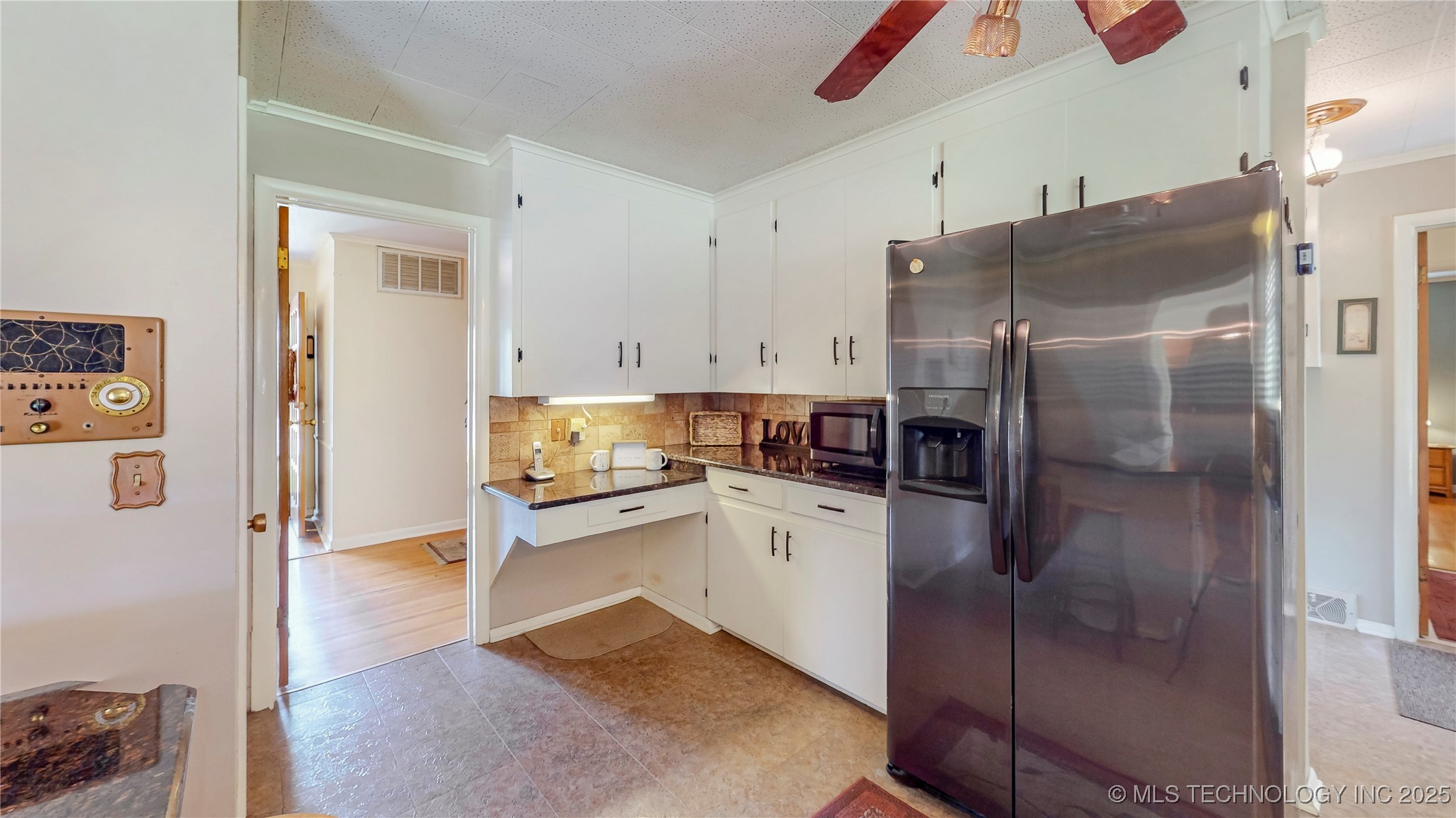 4040 E 46th Place
