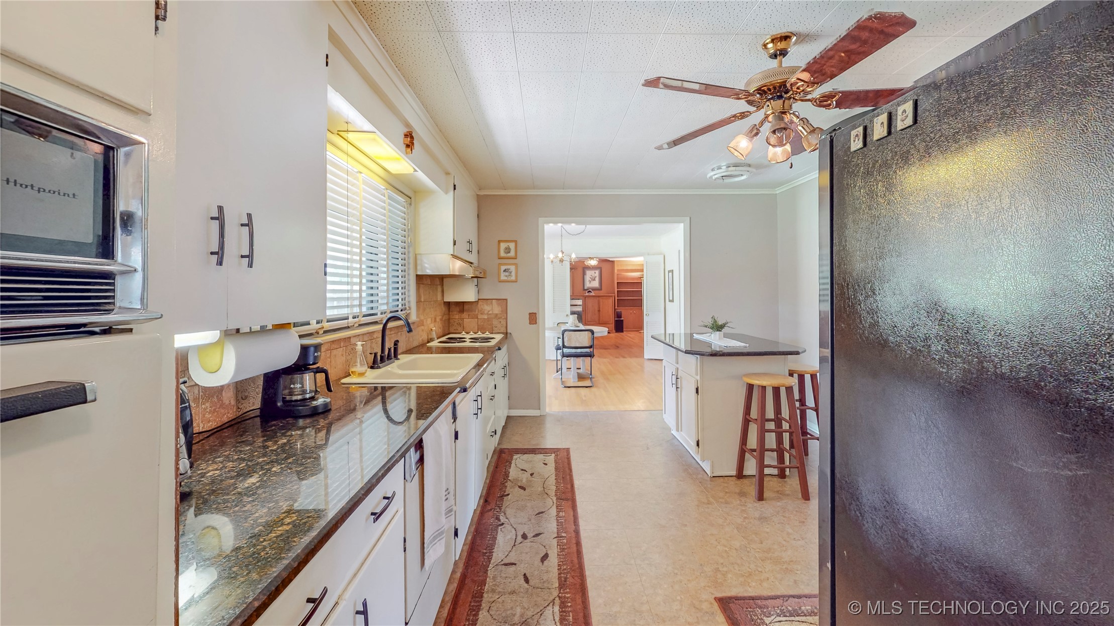 4040 E 46th Place