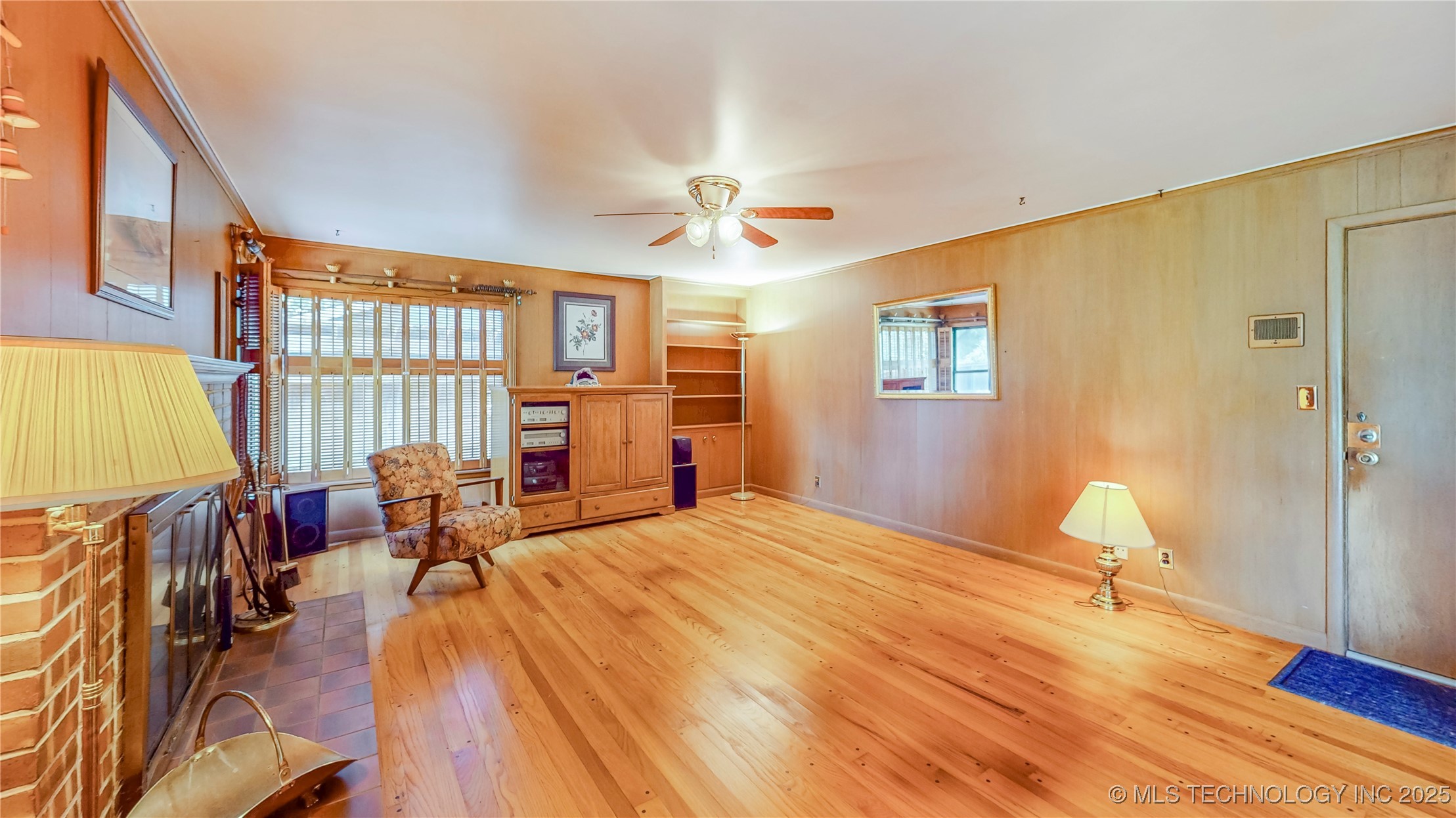 4040 E 46th Place
