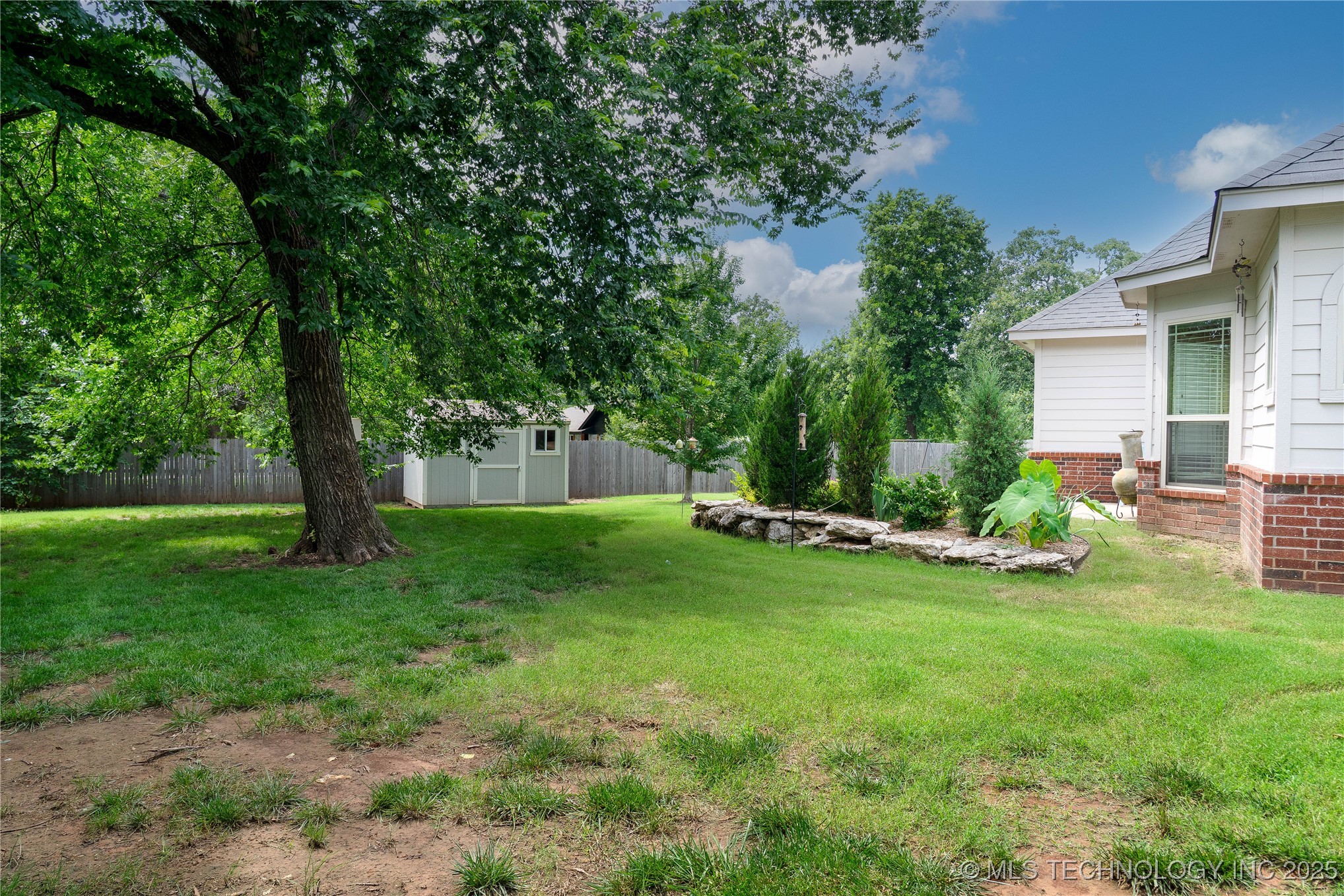 736 W 40th Place