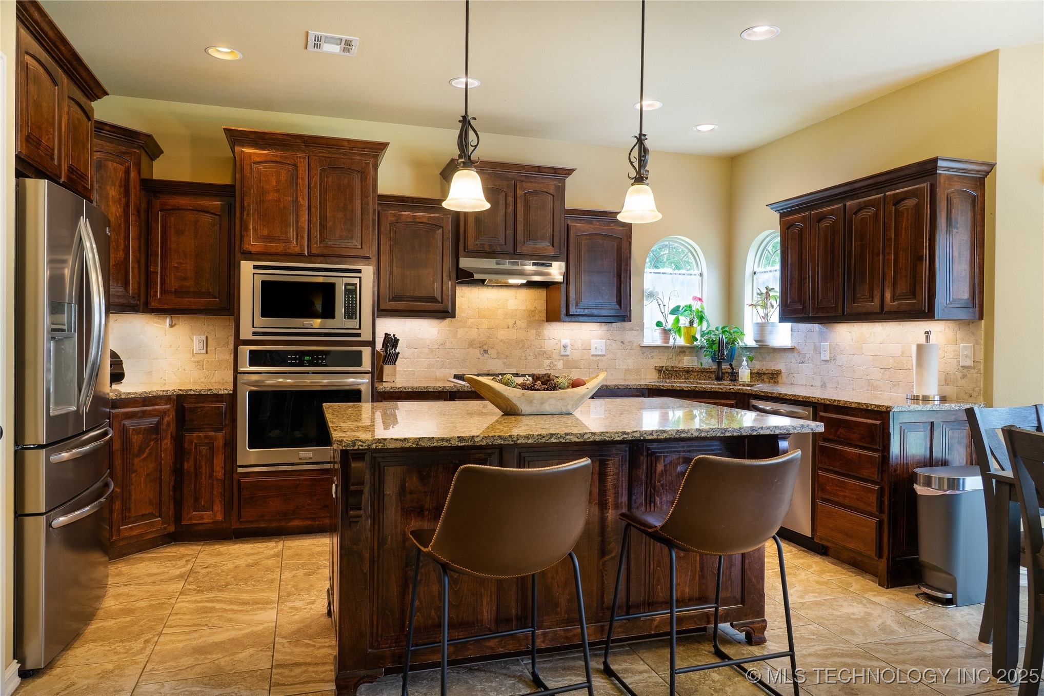 736 W 40th Place
