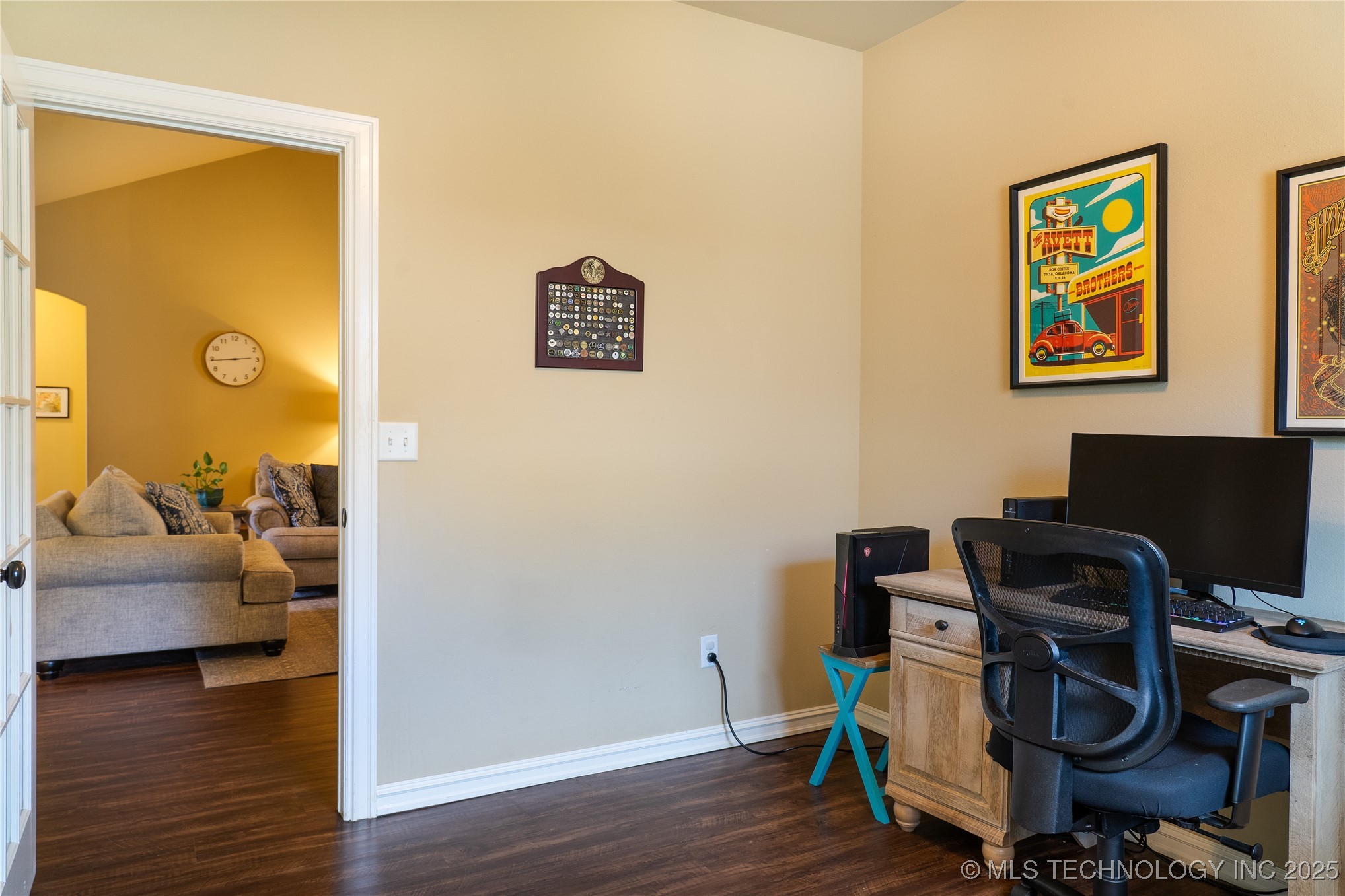 736 W 40th Place