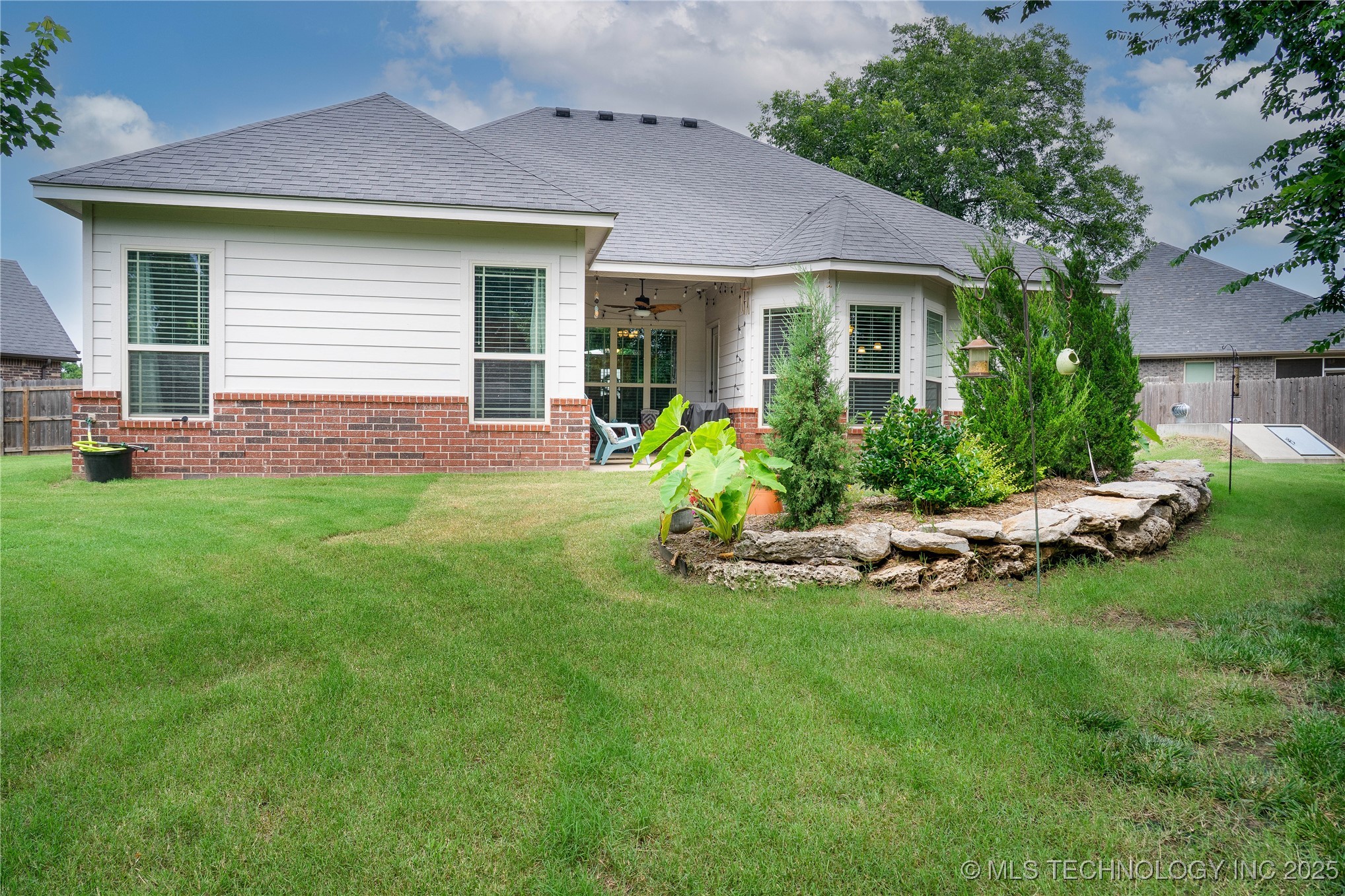 736 W 40th Place