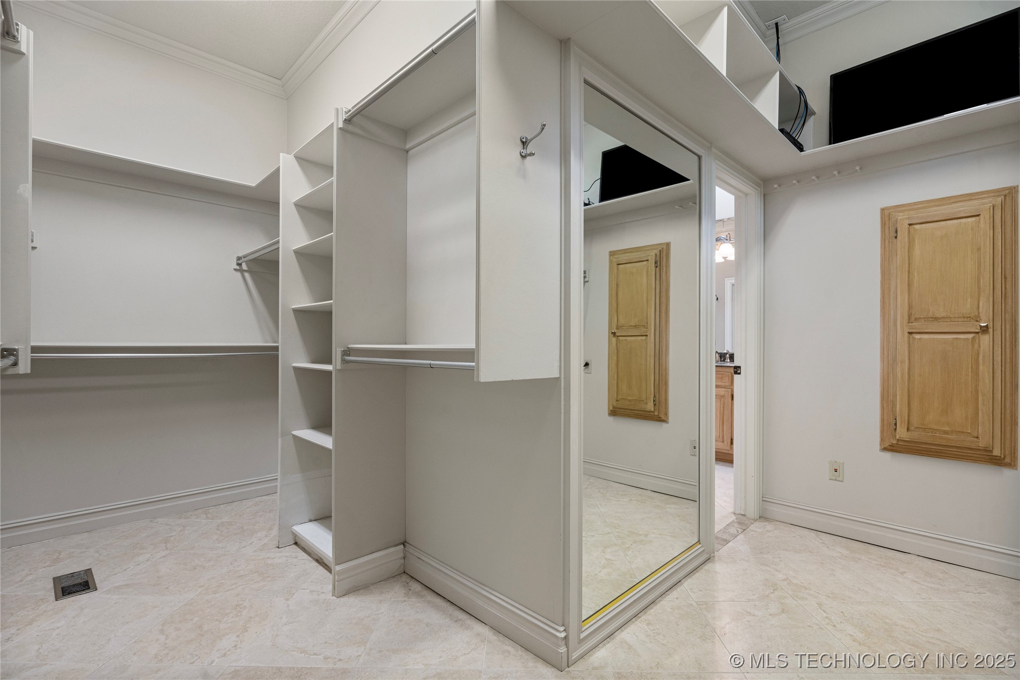 11712 S Allegheny Avenue