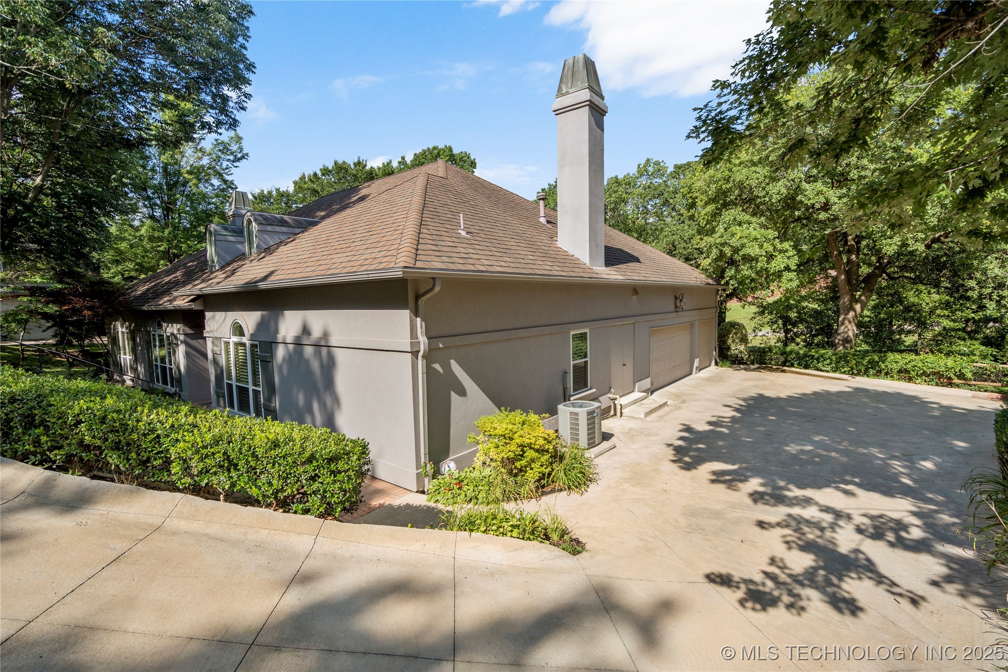 11712 S Allegheny Avenue