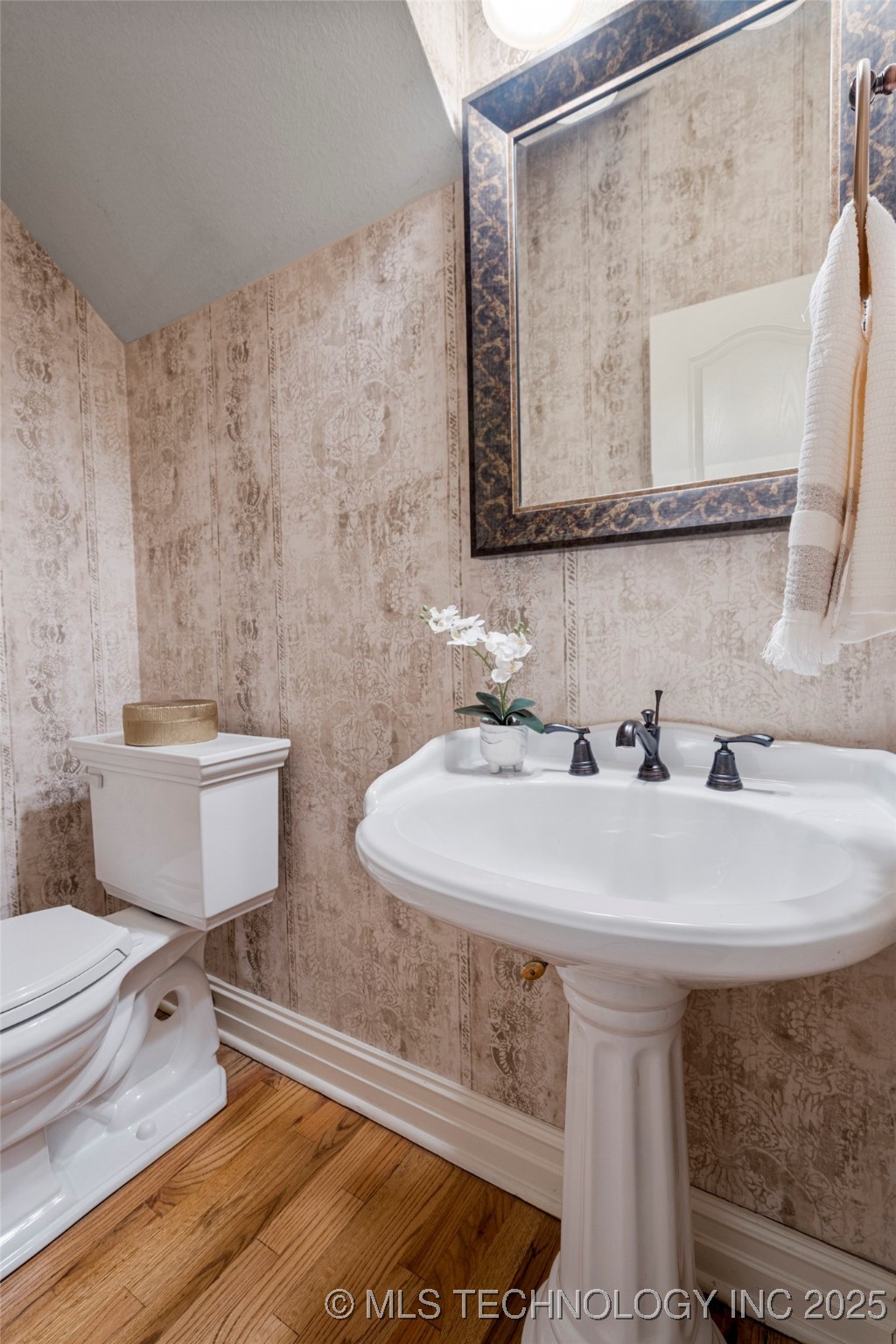 11712 S Allegheny Avenue