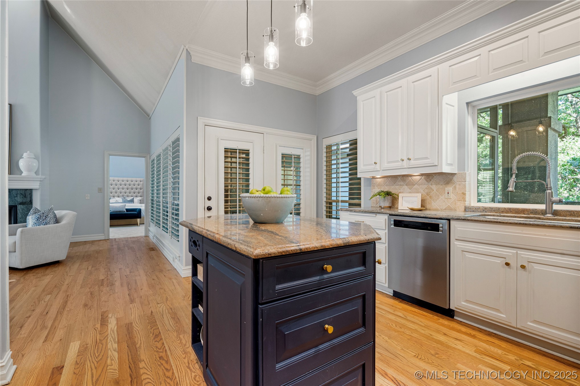 11712 S Allegheny Avenue