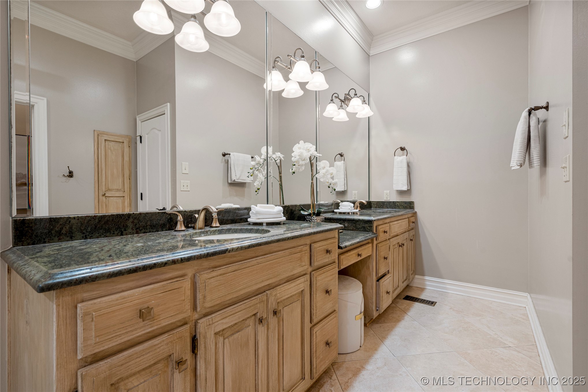 11712 S Allegheny Avenue