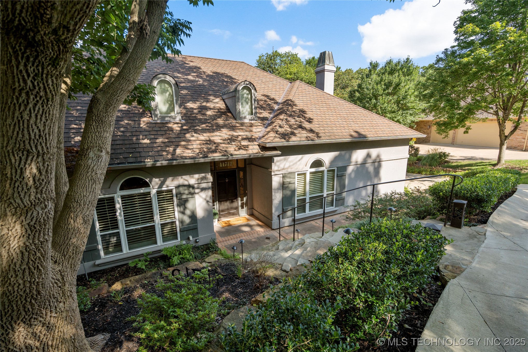 11712 S Allegheny Avenue