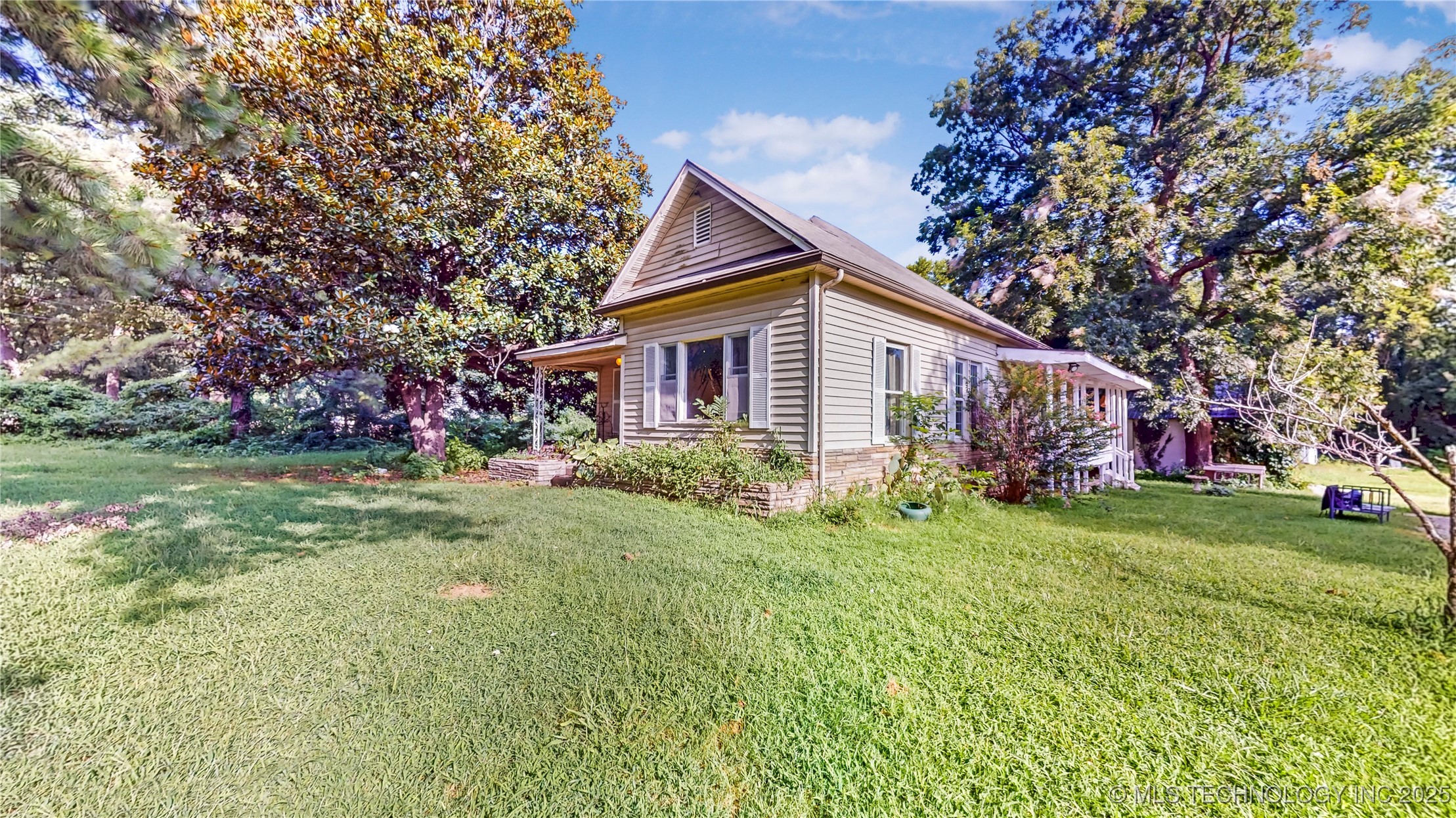 3504 W Edison Street