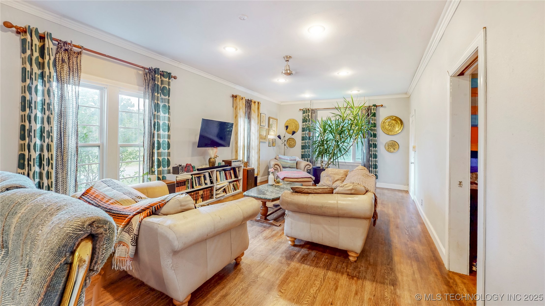 3504 W Edison Street