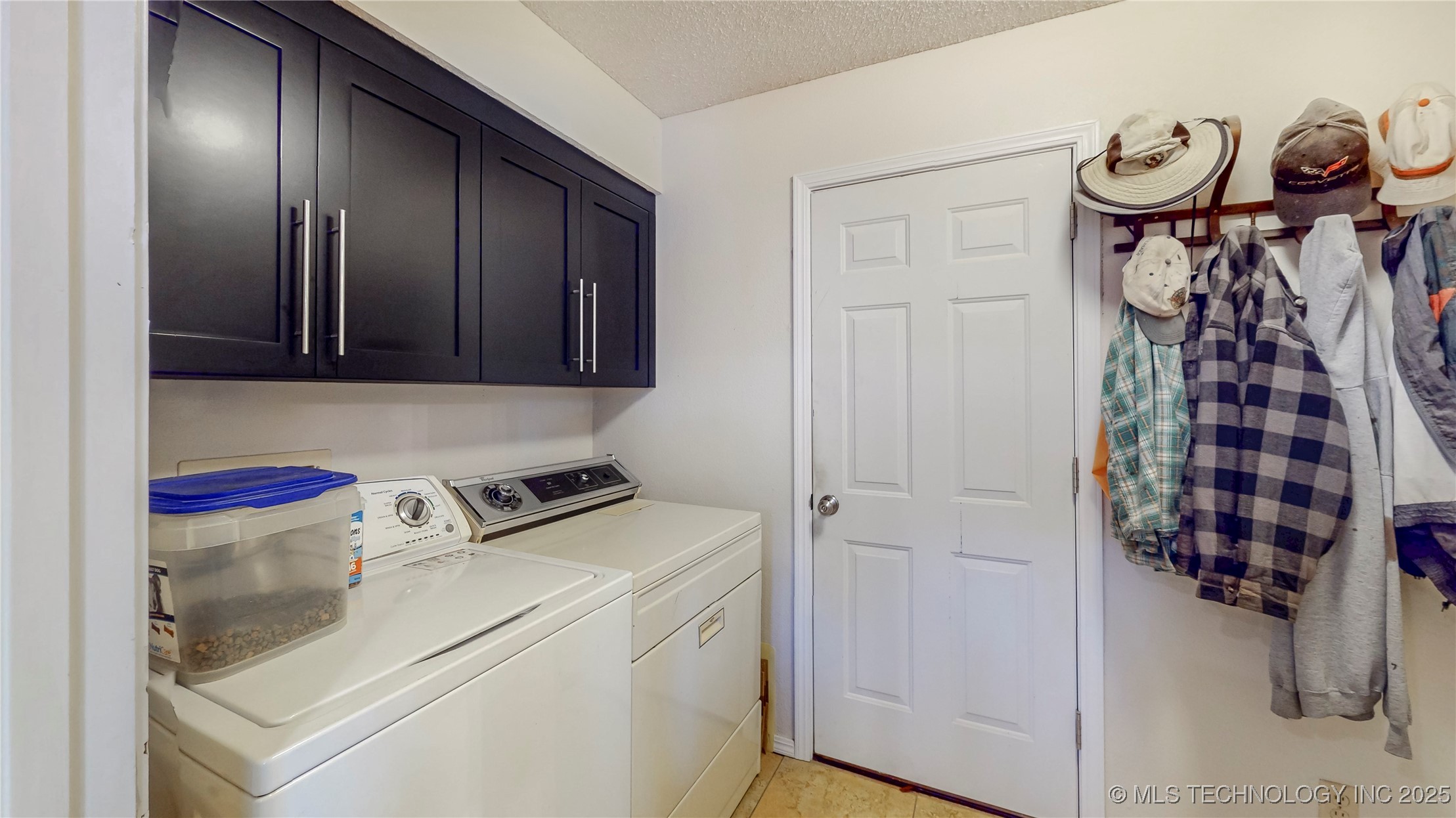 1013 W Queens Street