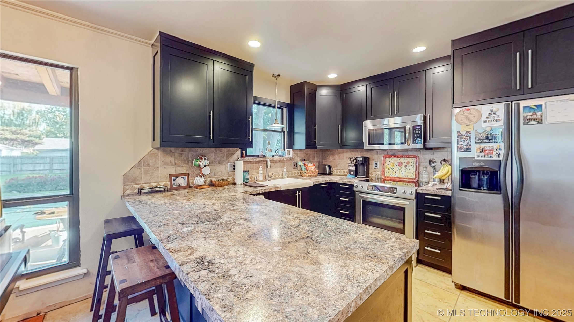 1013 W Queens Street