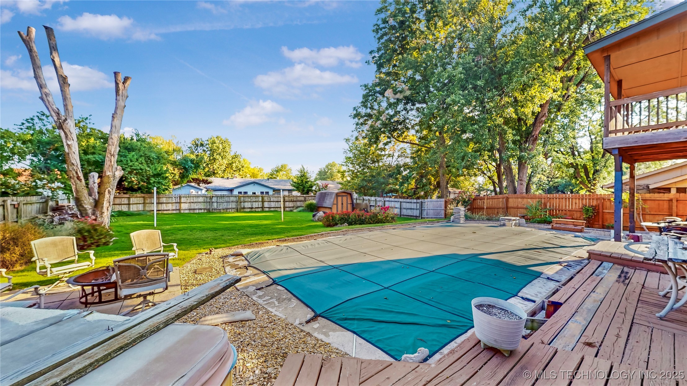 1013 W Queens Street