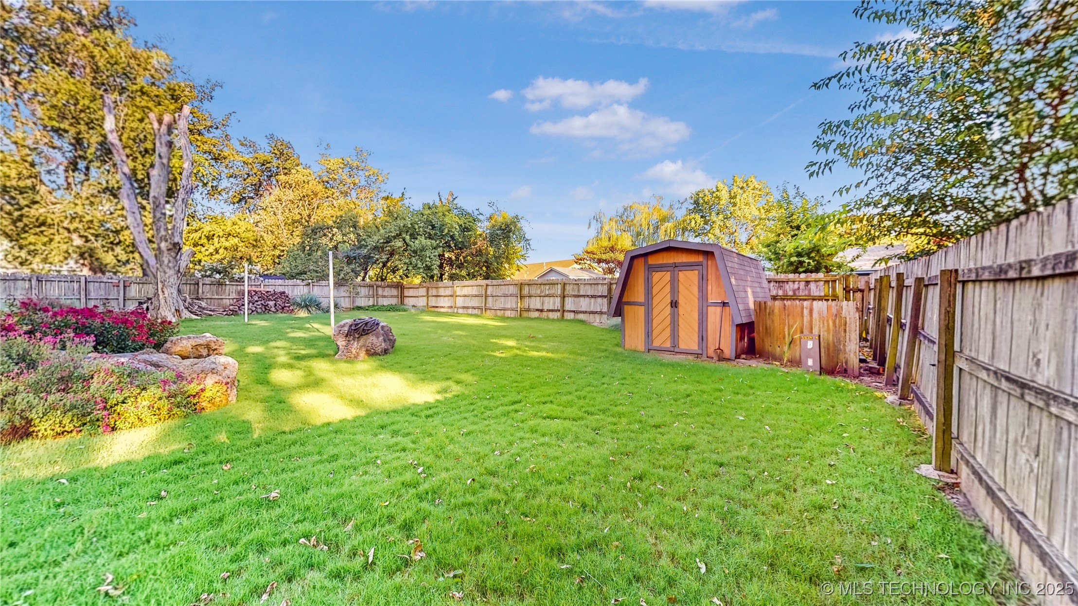 1013 W Queens Street