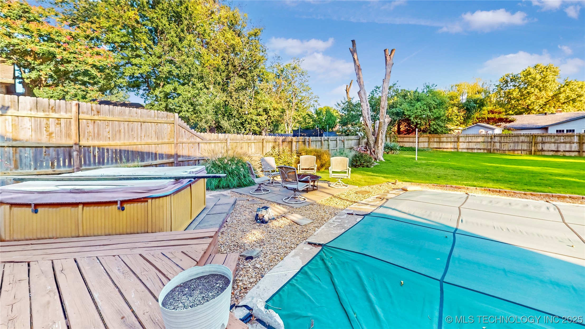 1013 W Queens Street