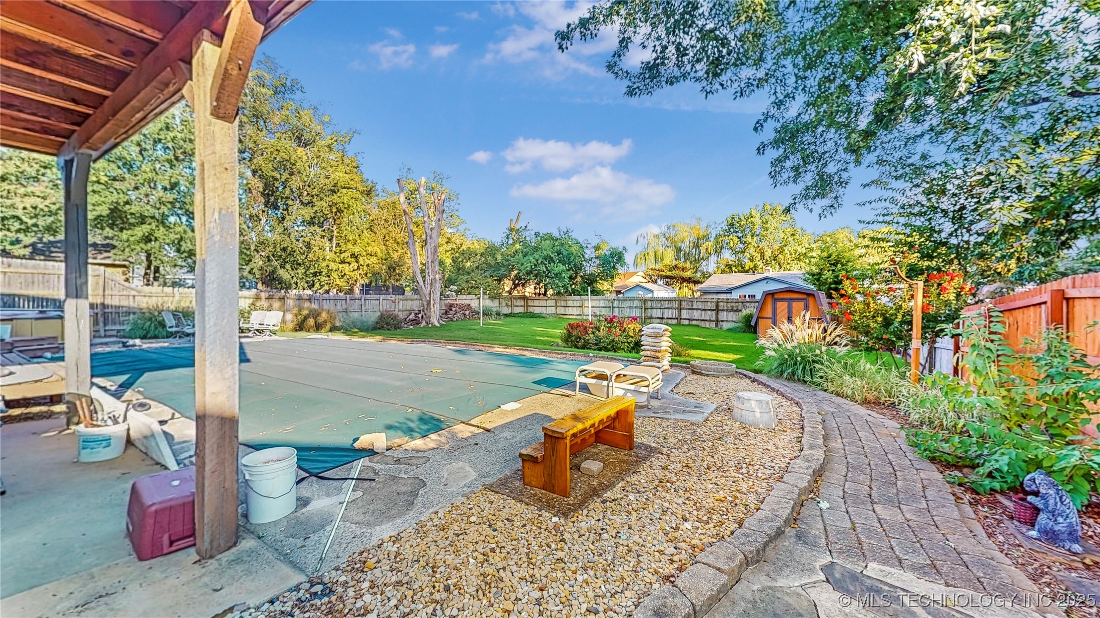 1013 W Queens Street