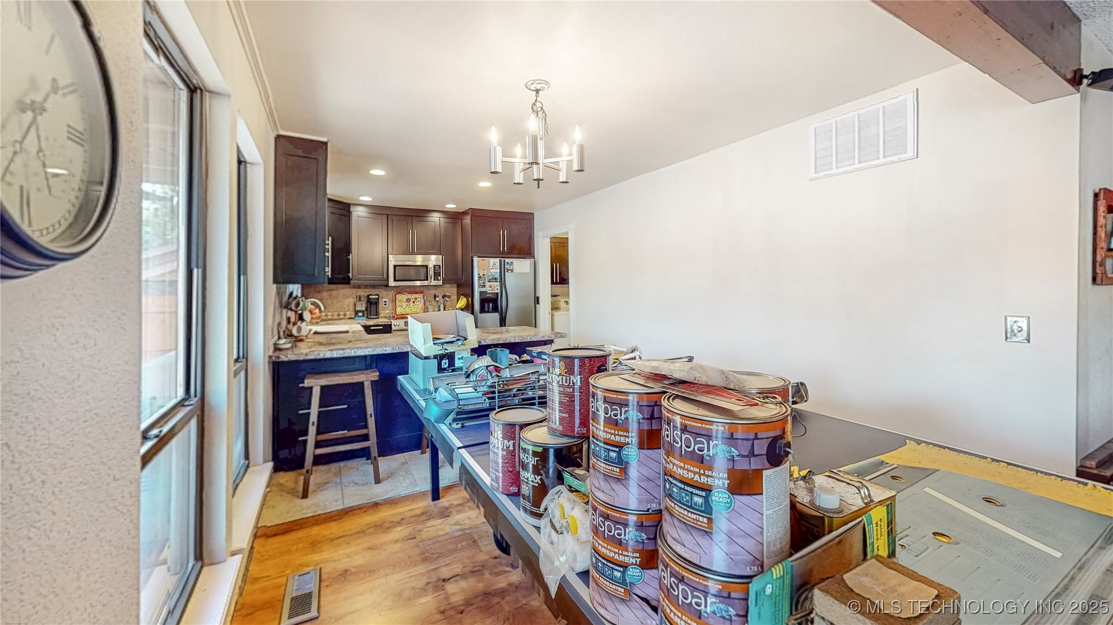 1013 W Queens Street