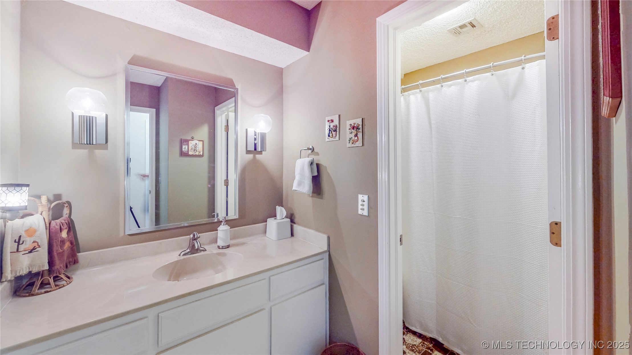 1013 W Queens Street