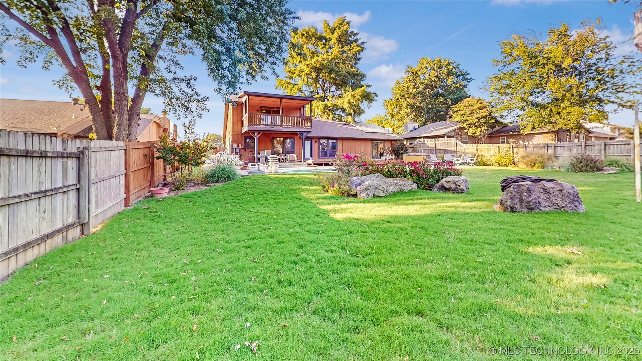 1013 W Queens Street