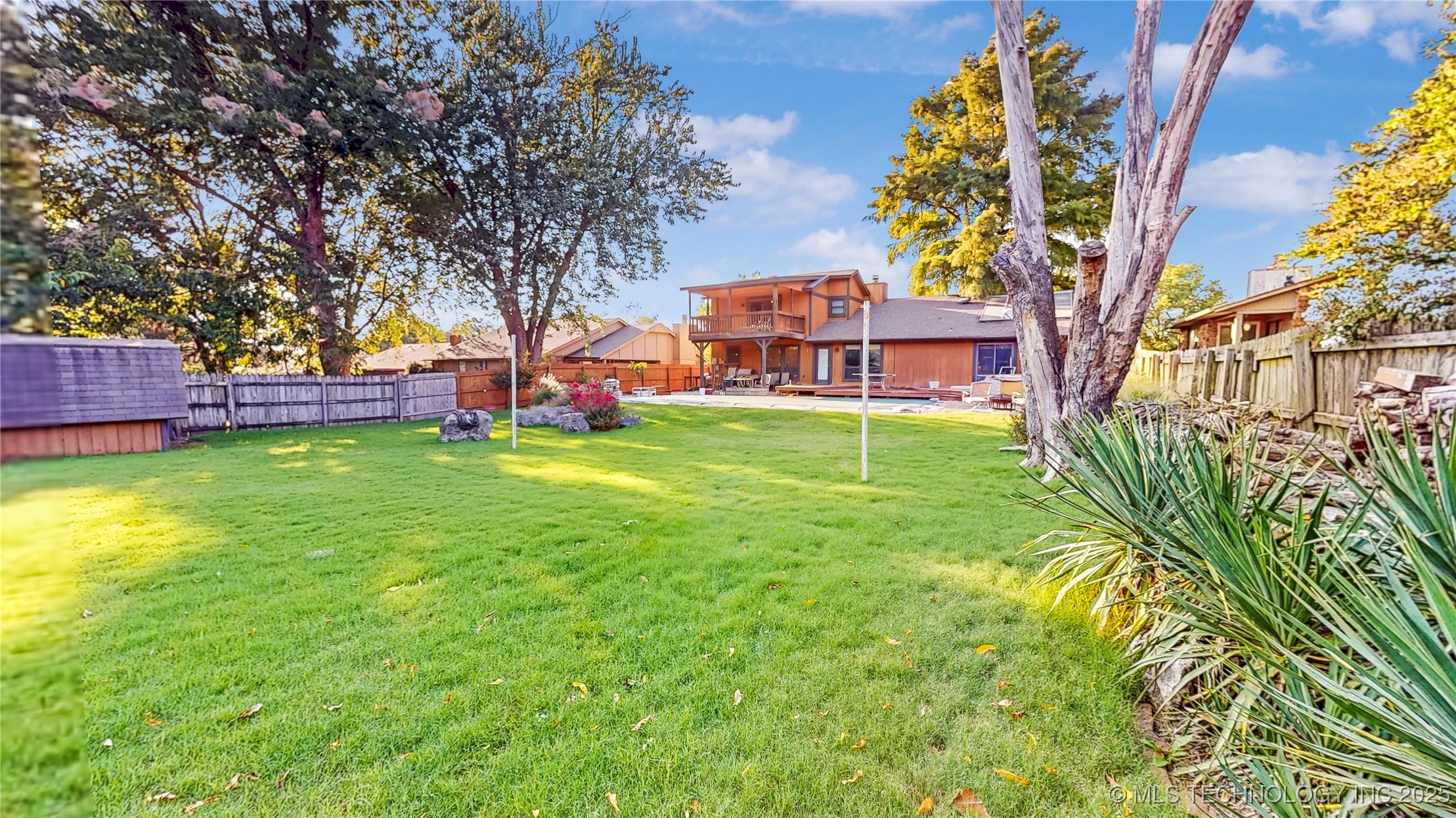 1013 W Queens Street