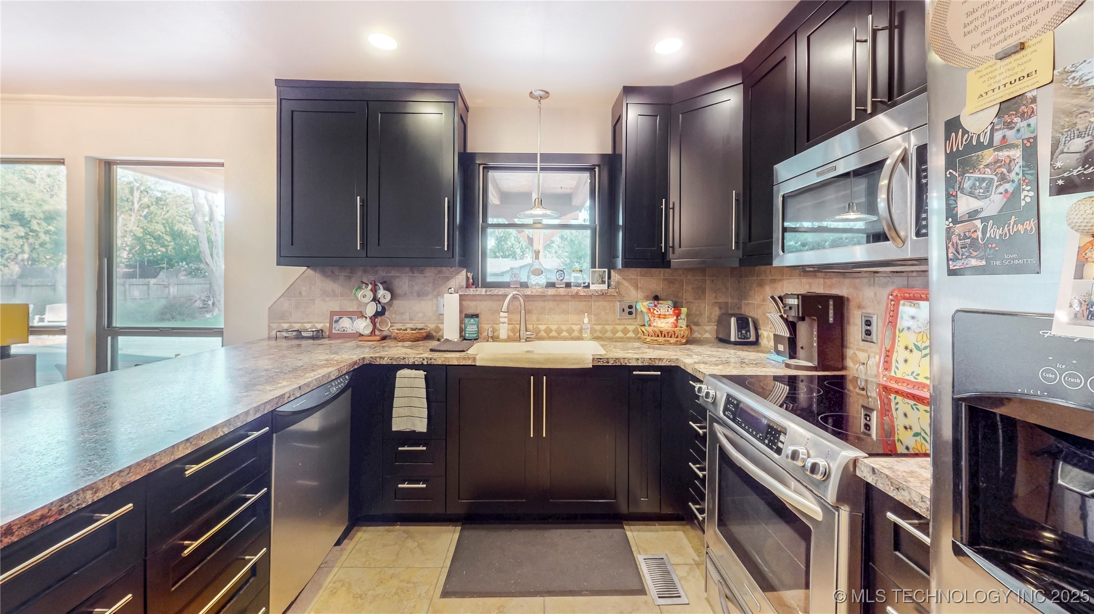 1013 W Queens Street