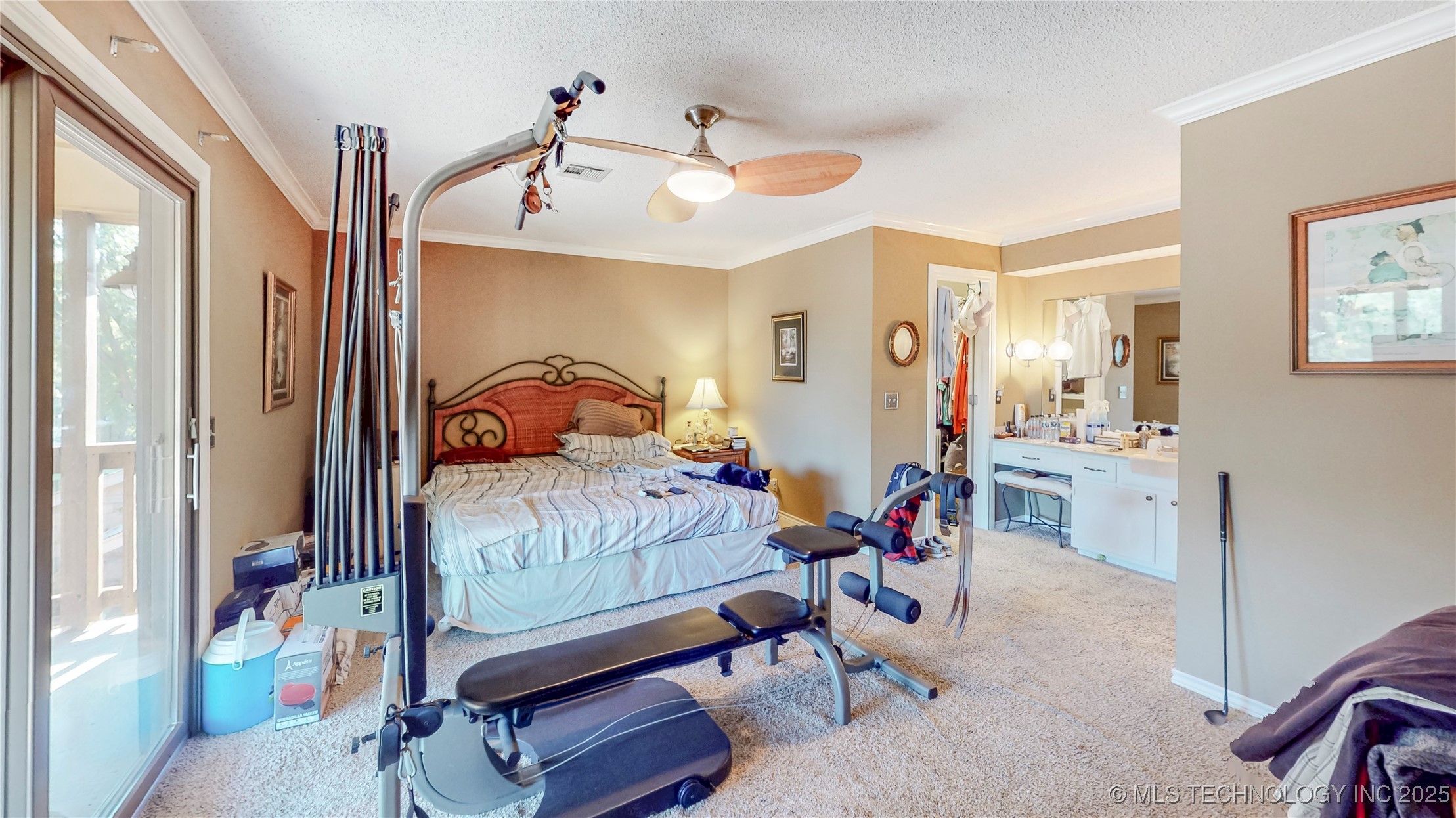 1013 W Queens Street