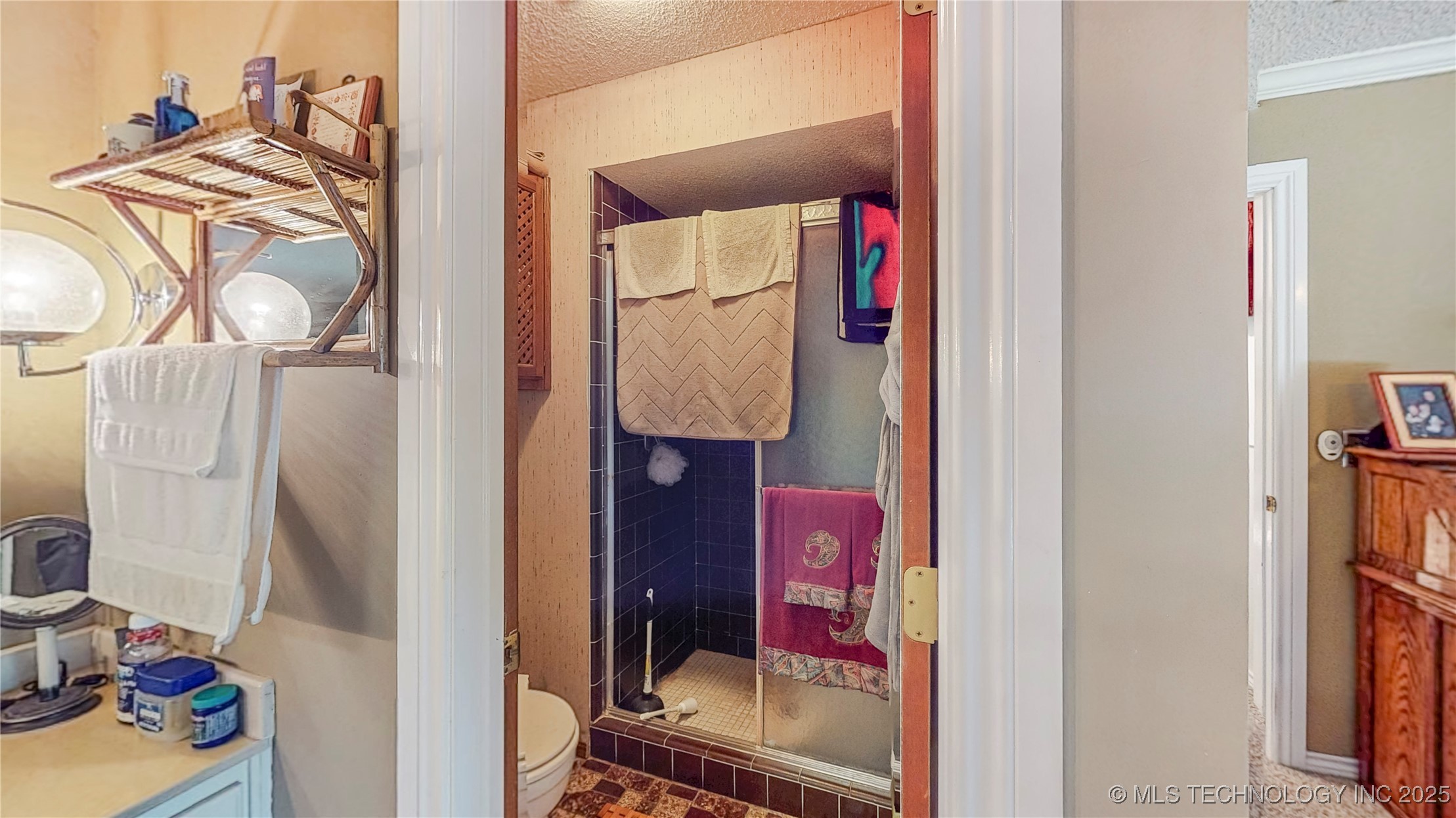 1013 W Queens Street