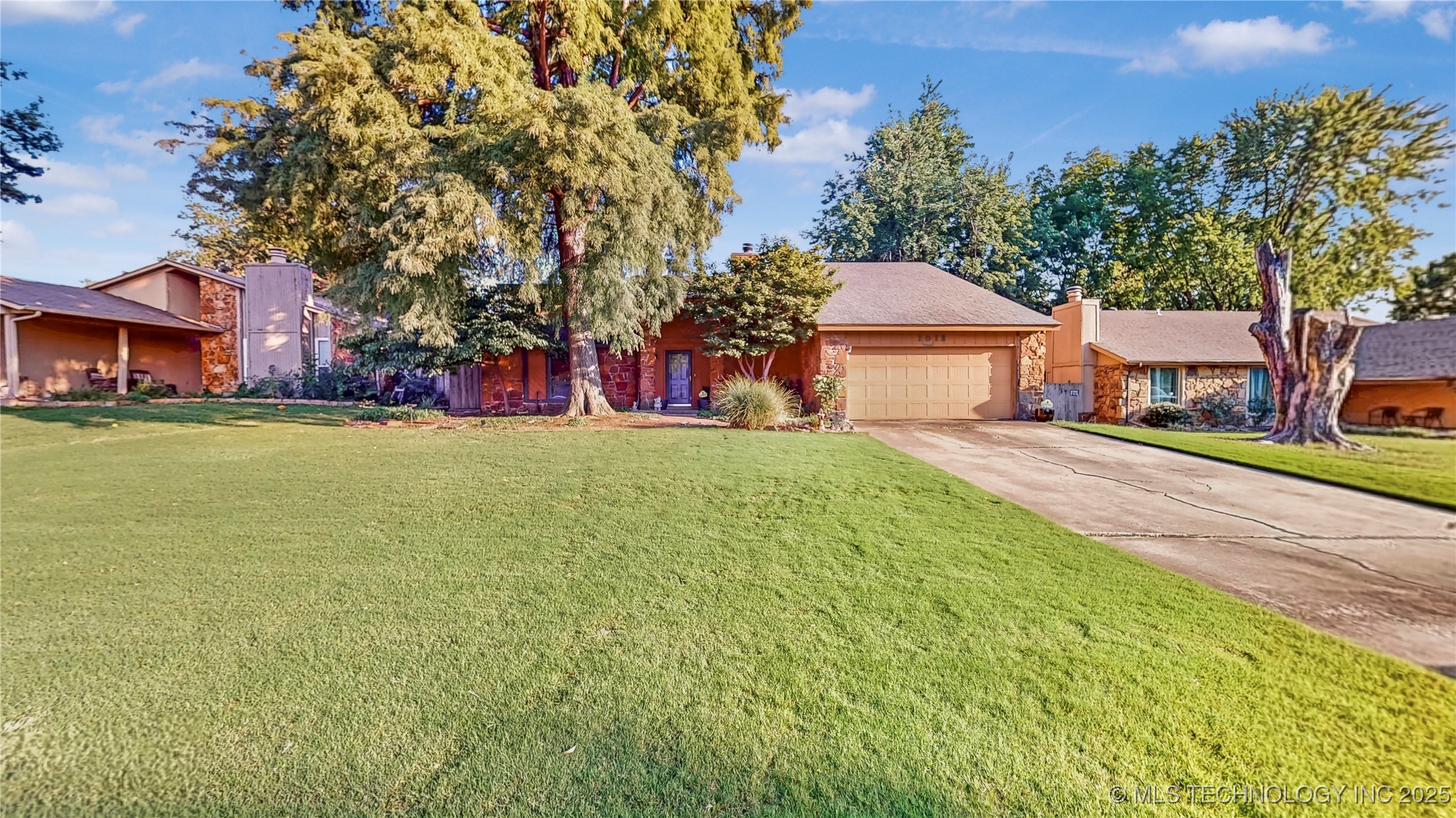 1013 W Queens Street