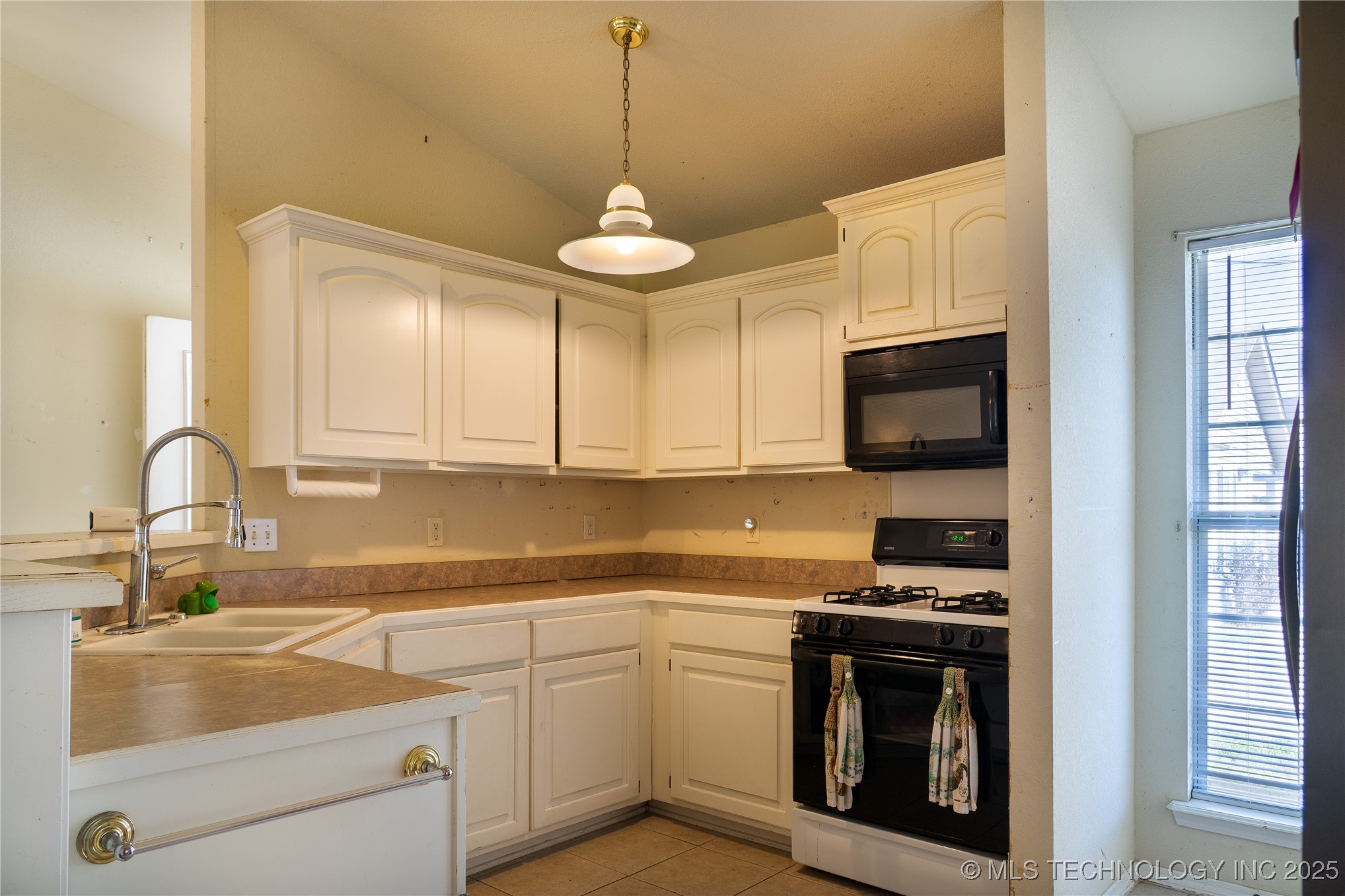 1230 W Dupont Street