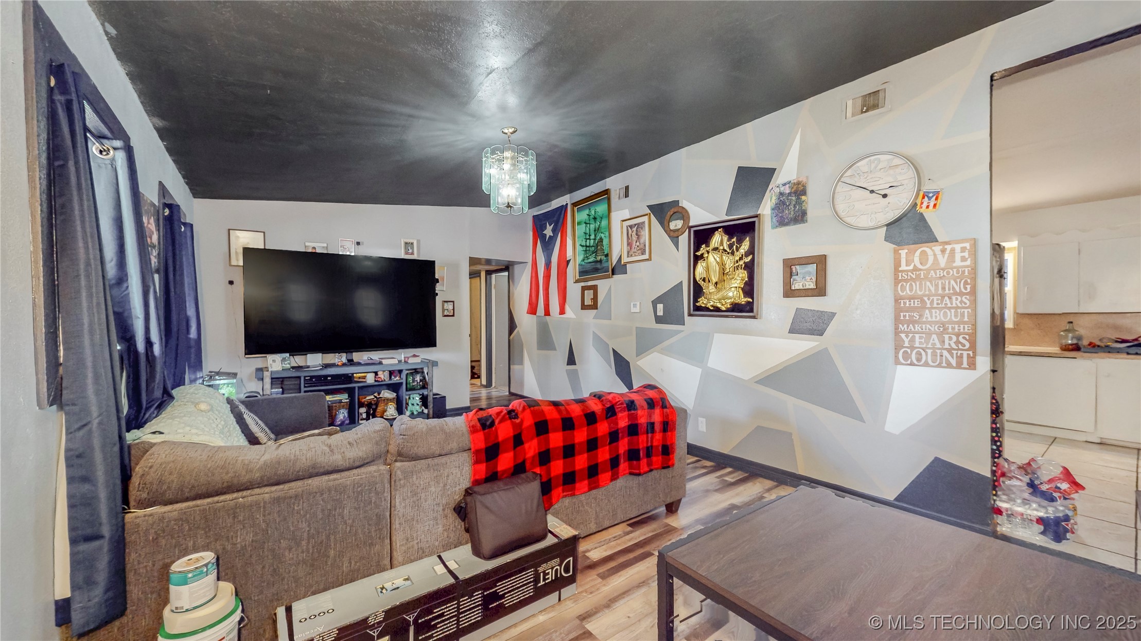 614 E 52nd Street N