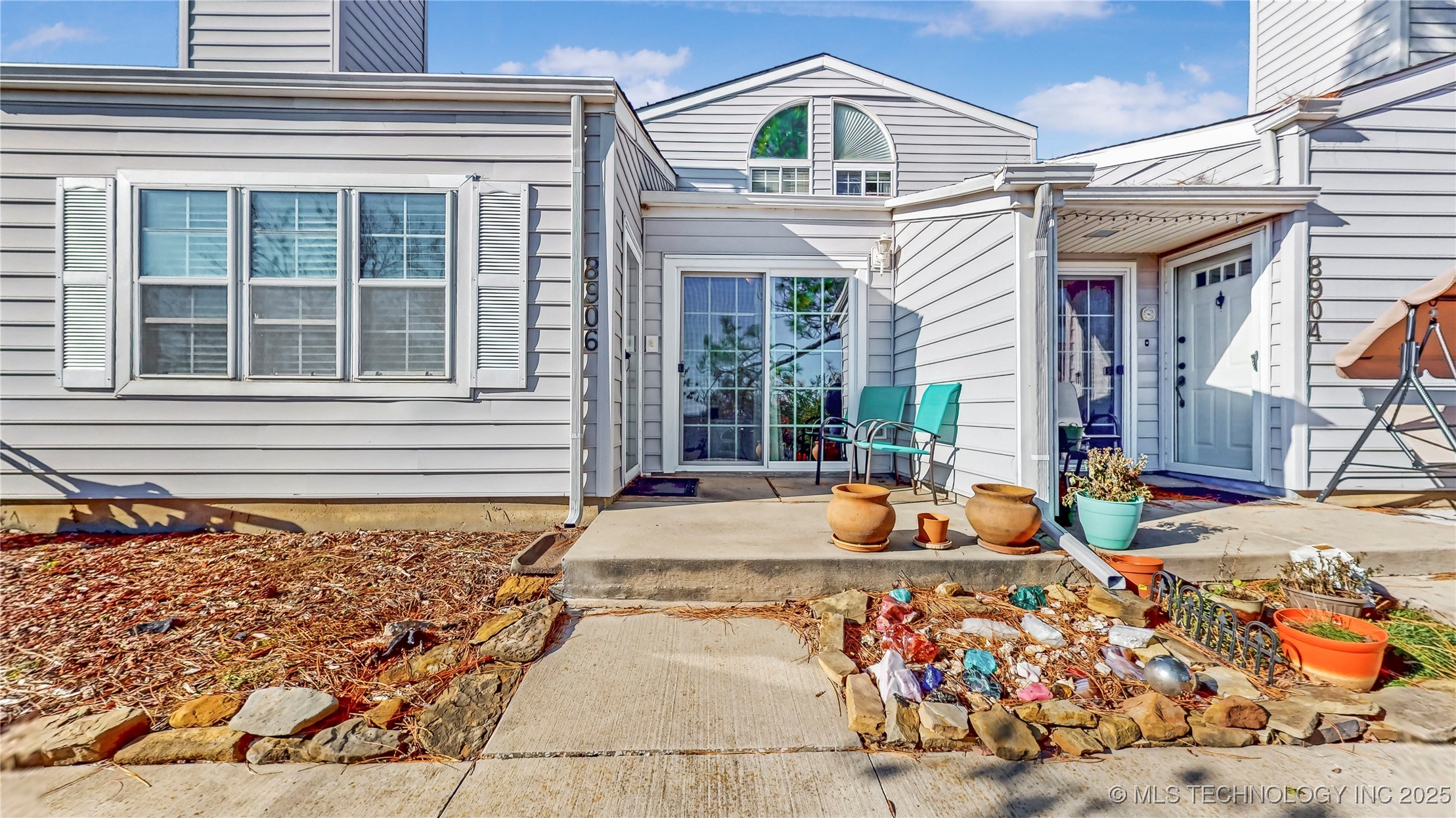 8906 S OXFORD Avenue S 303