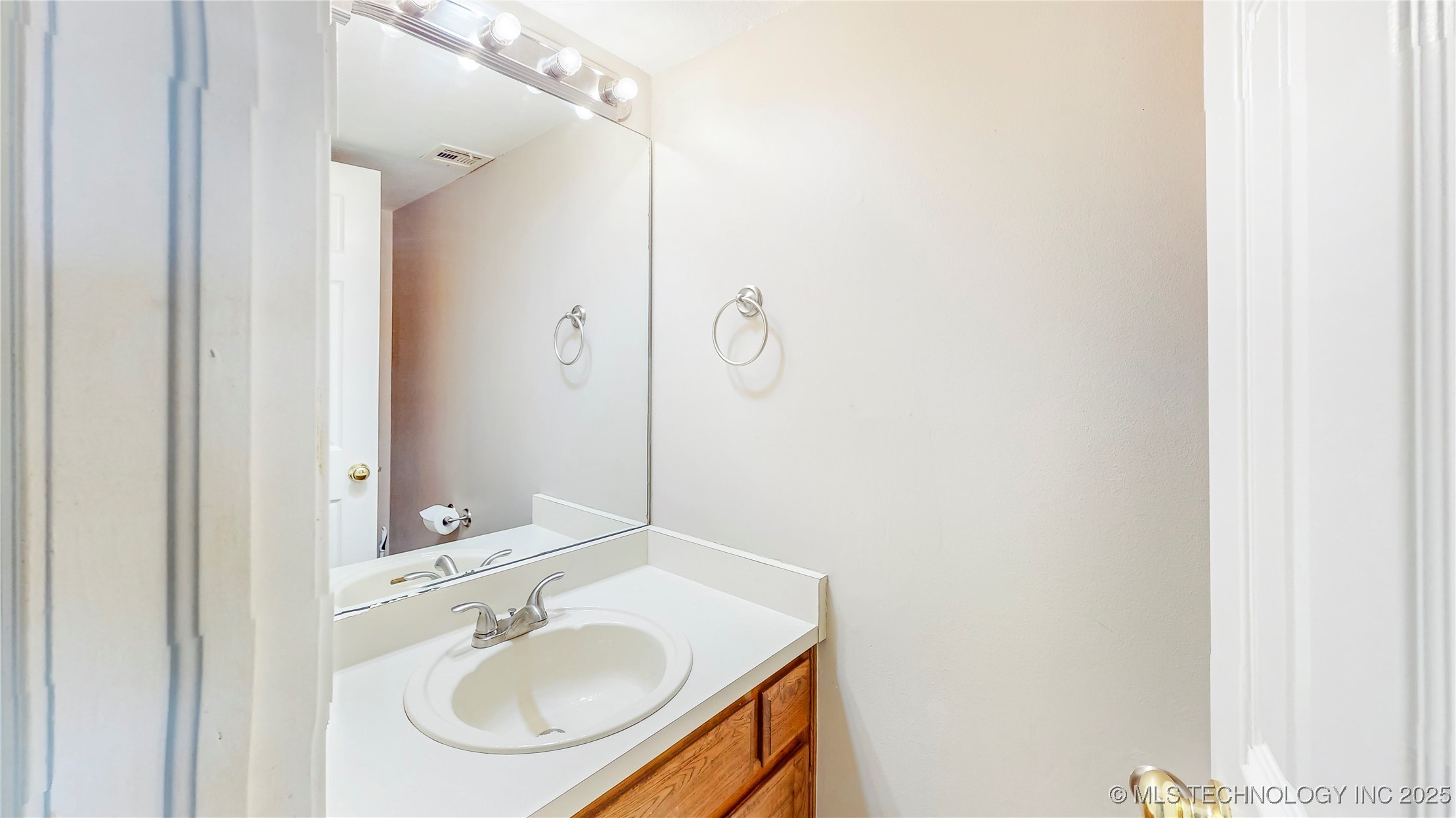 8906 S OXFORD Avenue S 303