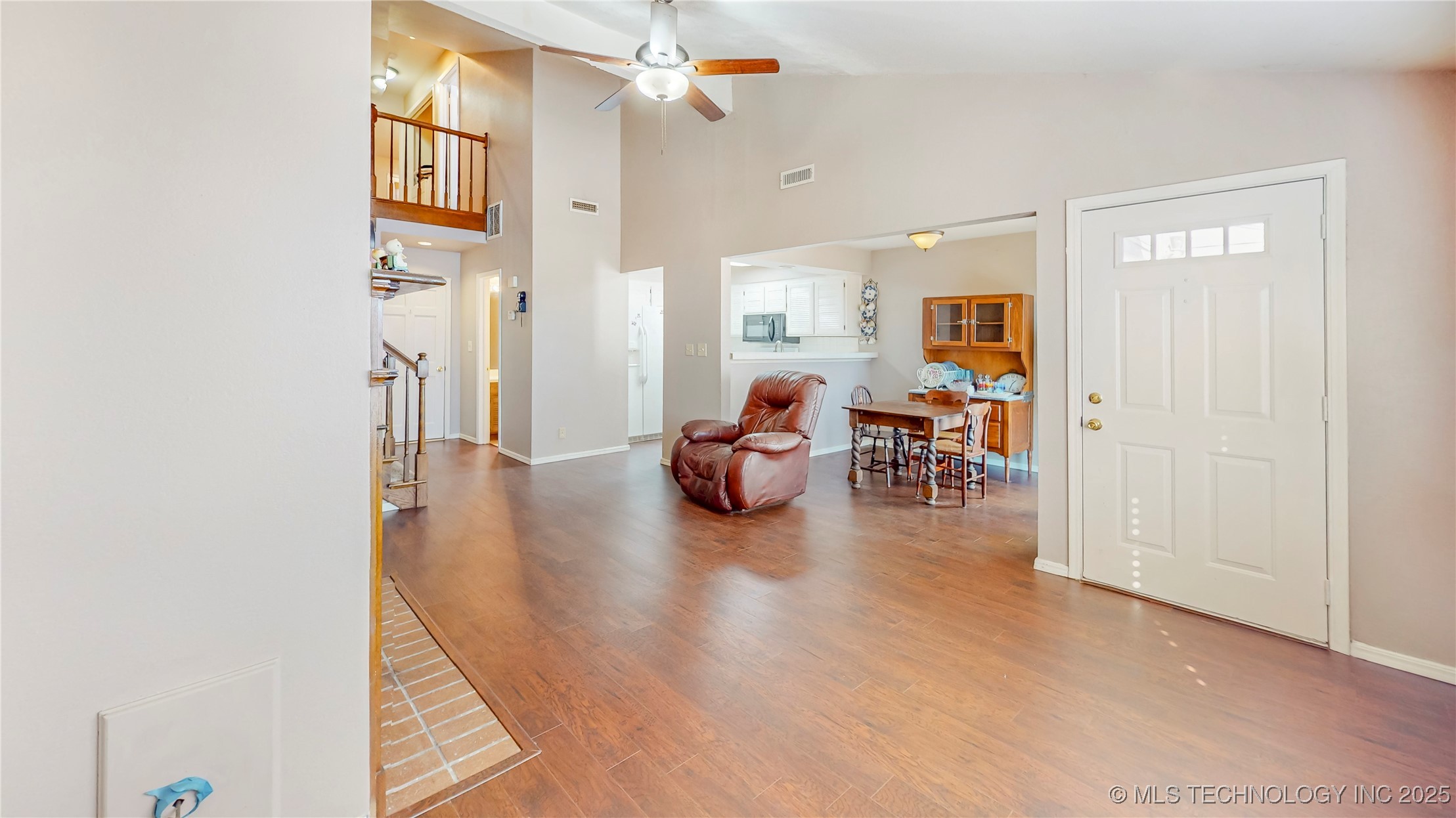 8906 S OXFORD Avenue S 303