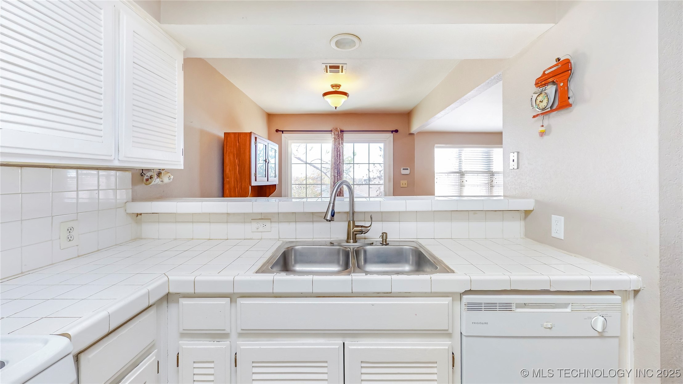 8906 S OXFORD Avenue S 303