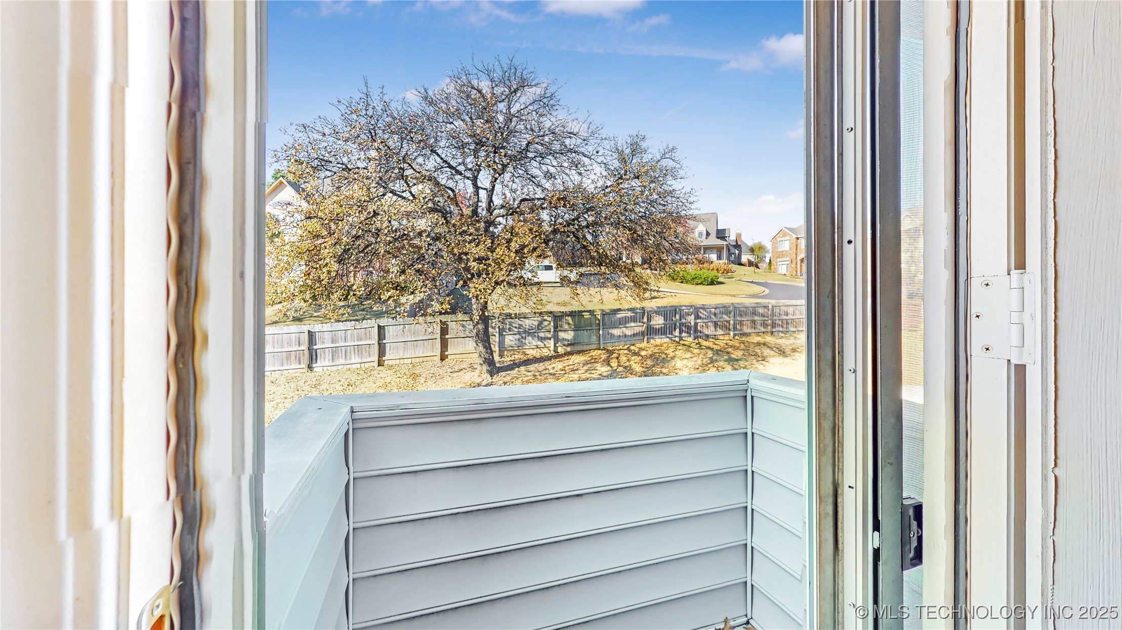 8906 S OXFORD Avenue S 303