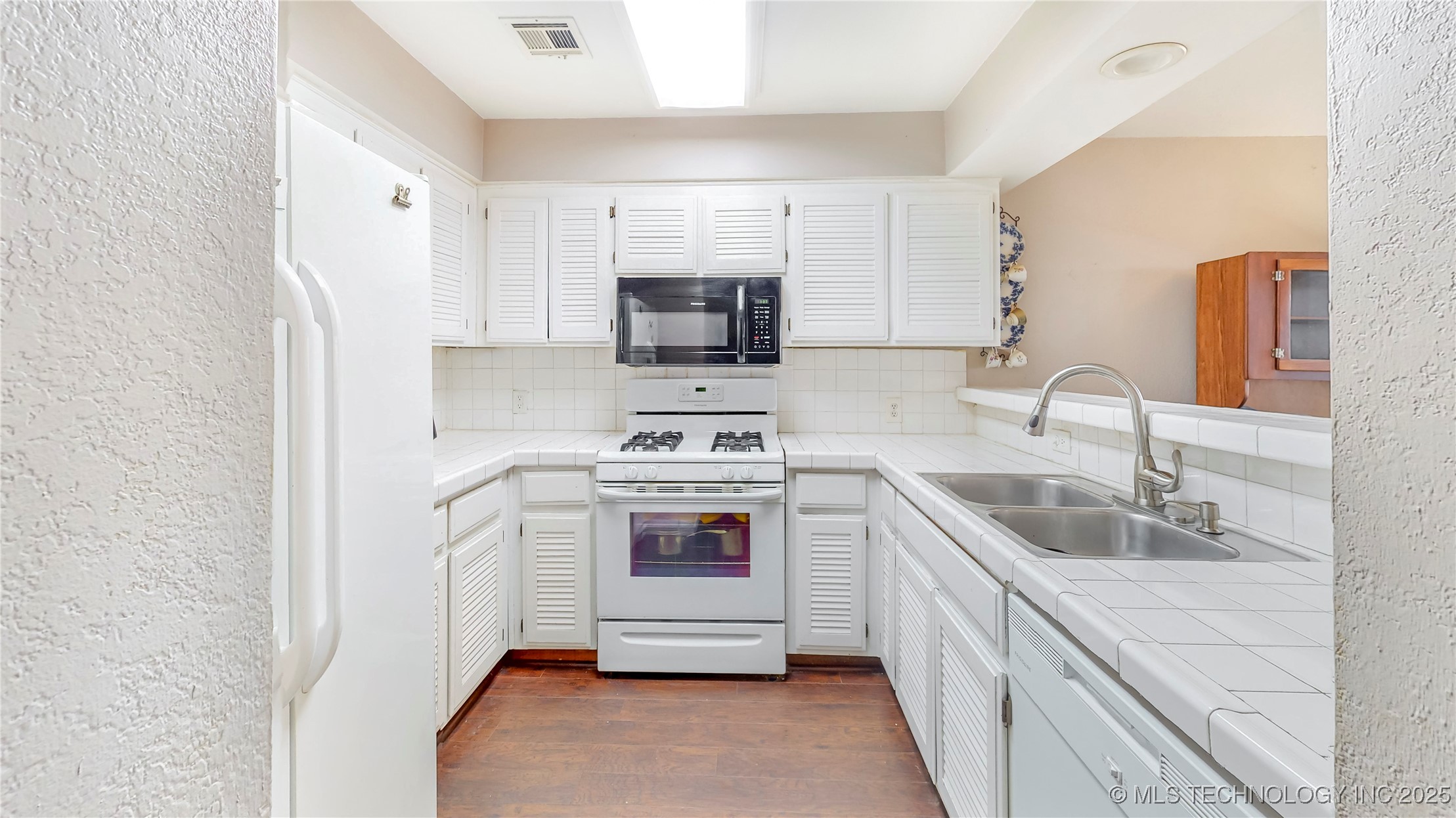 8906 S OXFORD Avenue S 303