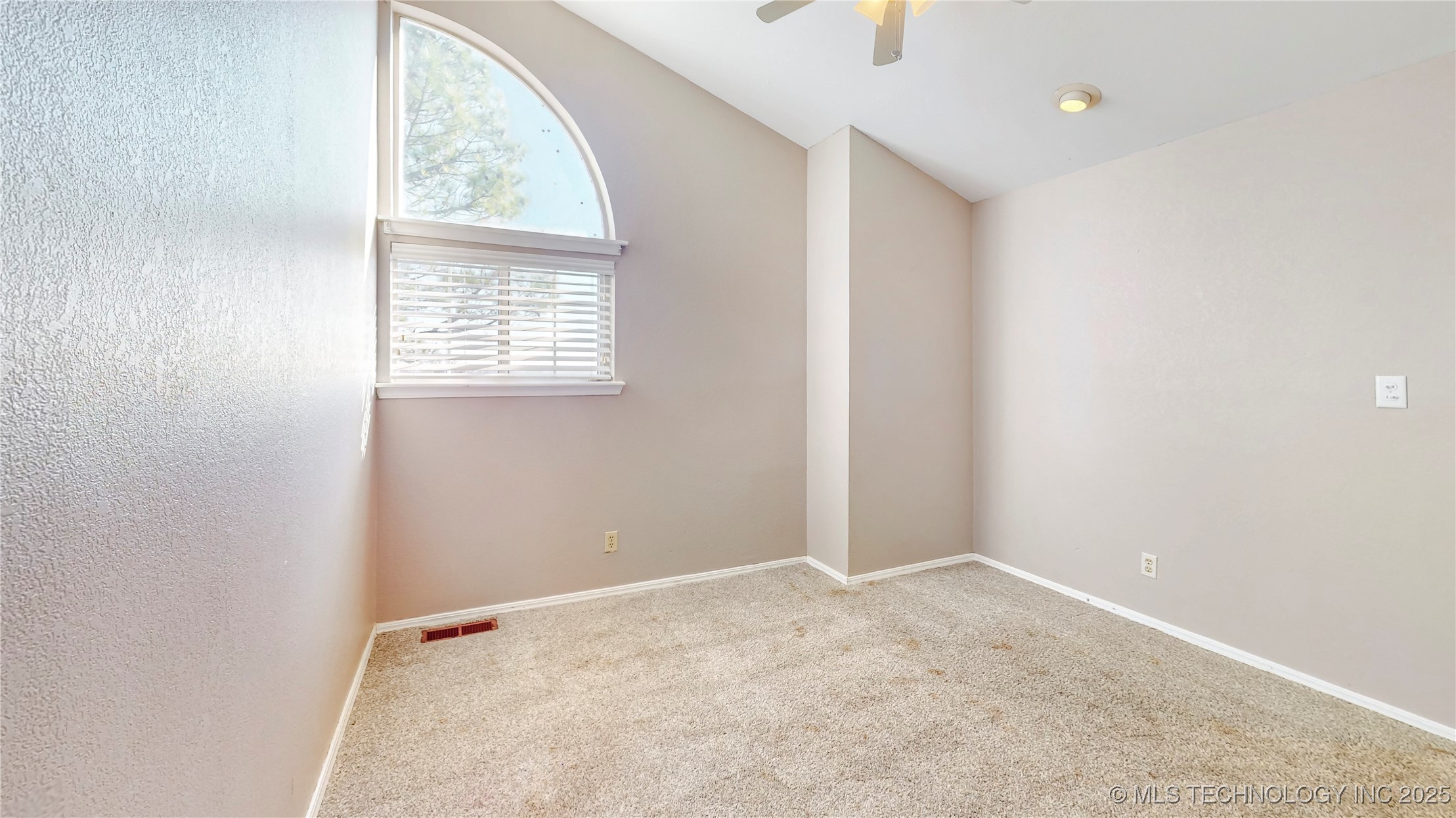 8906 S OXFORD Avenue S 303