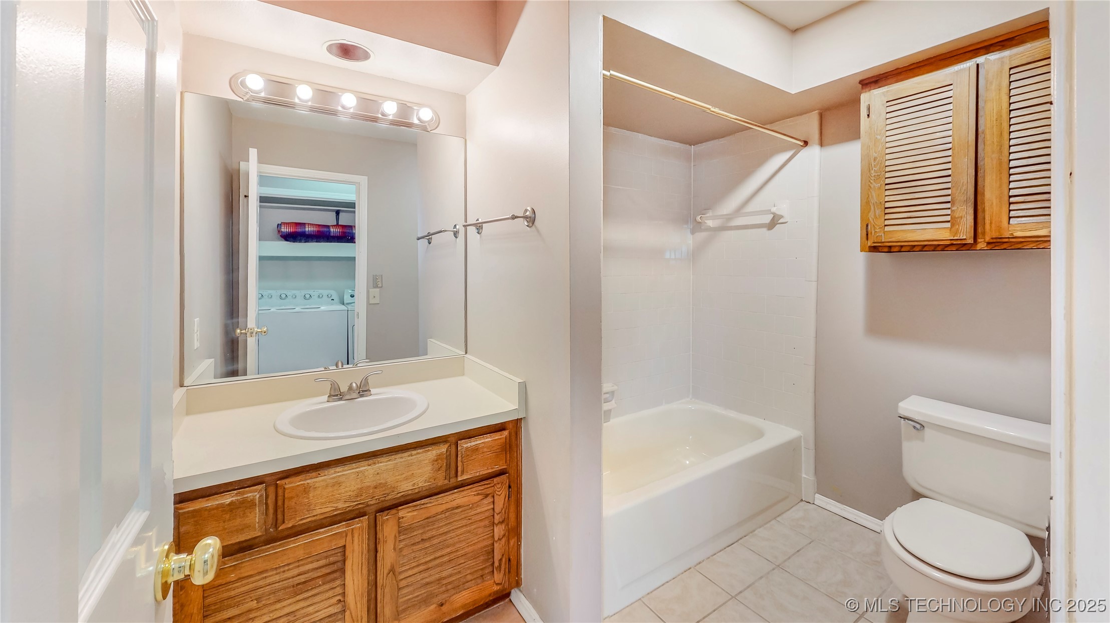 8906 S OXFORD Avenue S 303