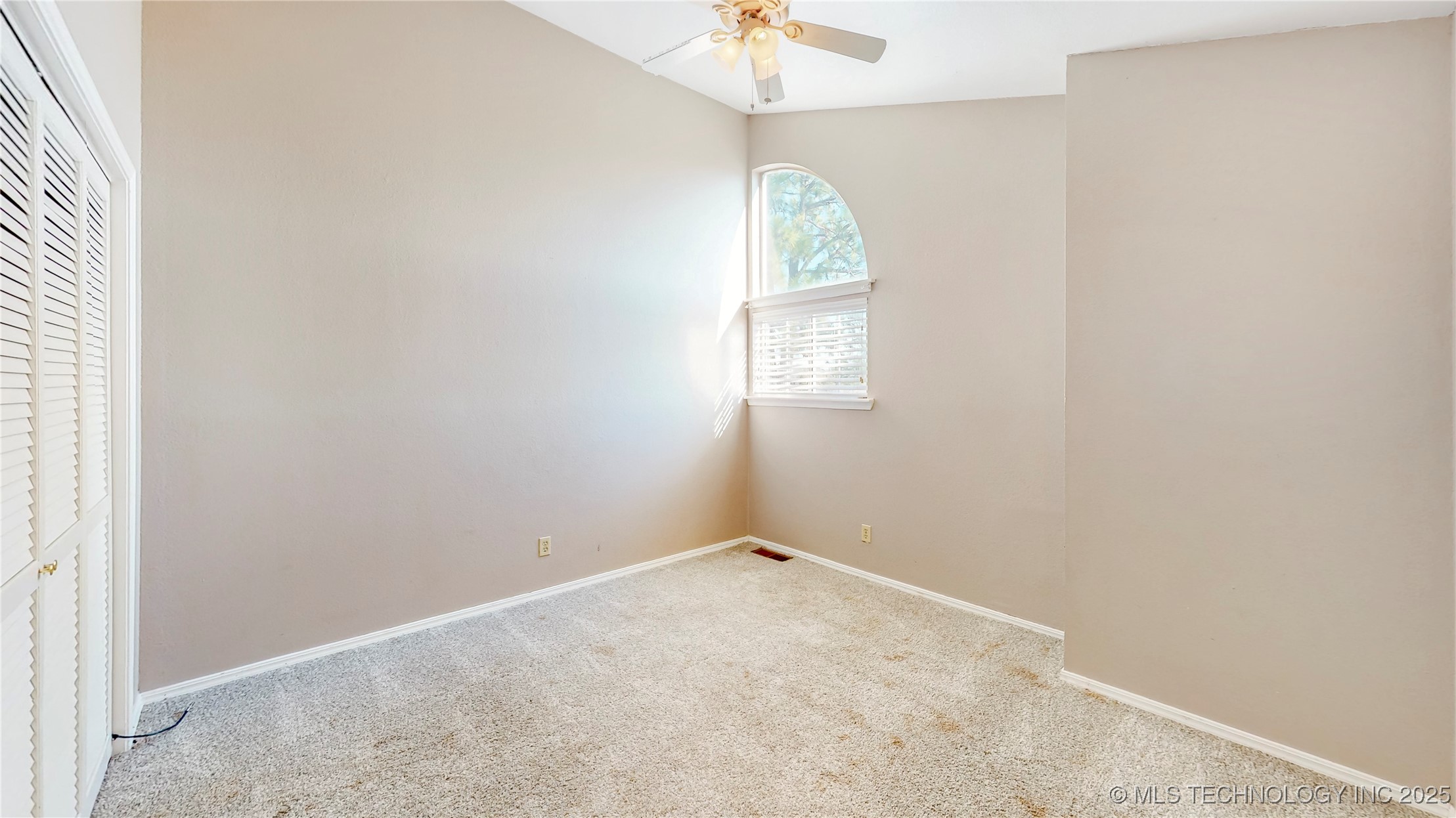 8906 S OXFORD Avenue S 303