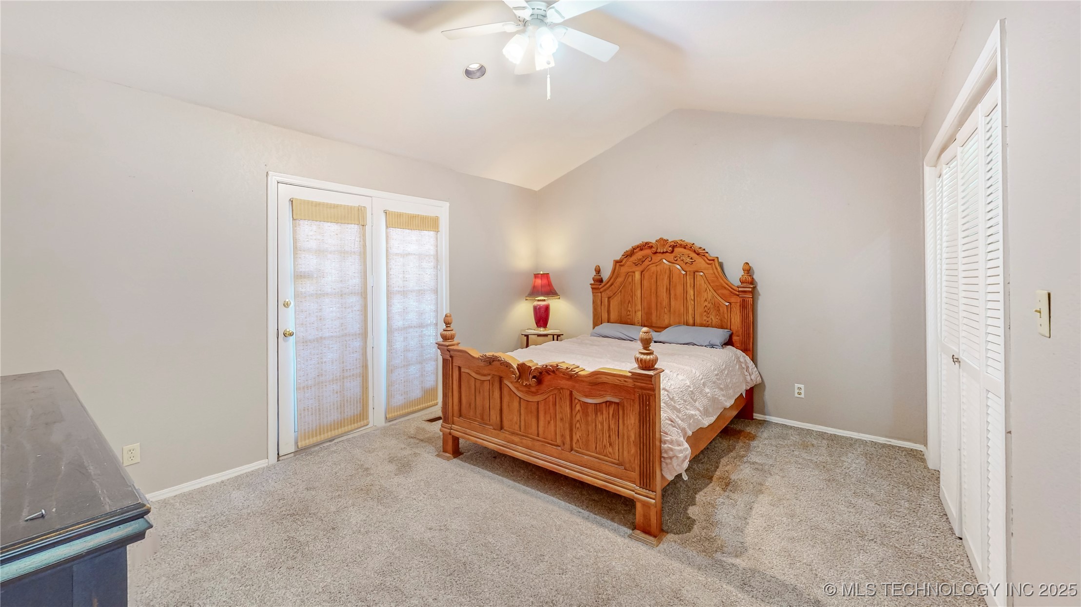 8906 S OXFORD Avenue S 303