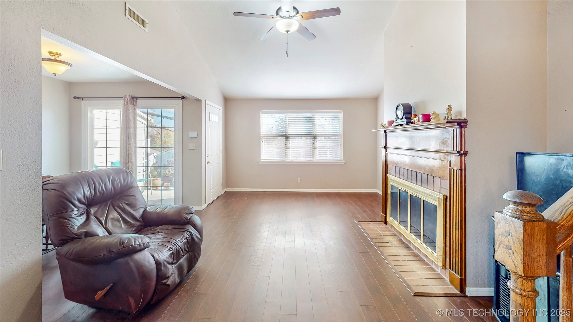 8906 S OXFORD Avenue S 303