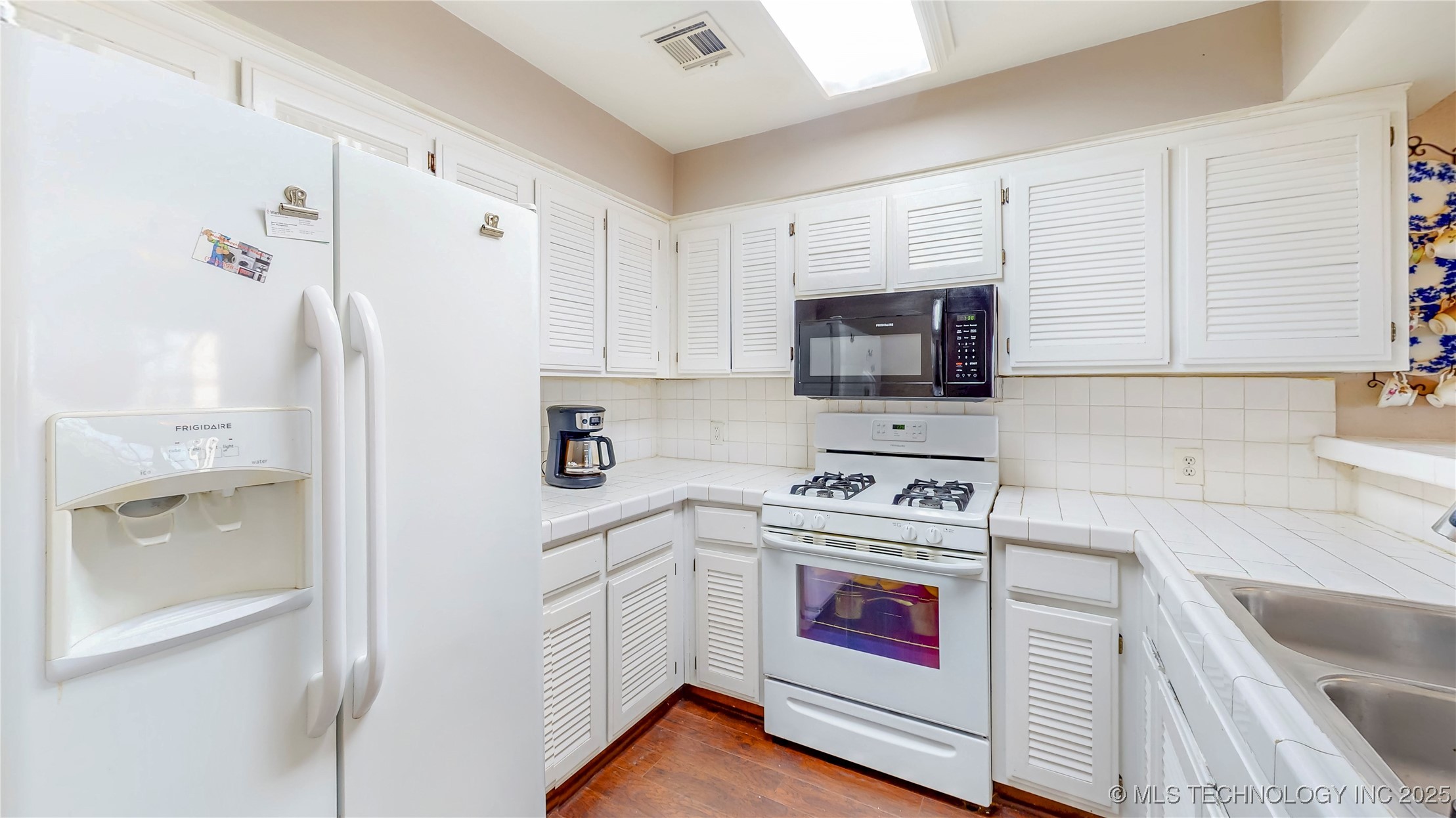 8906 S OXFORD Avenue S 303