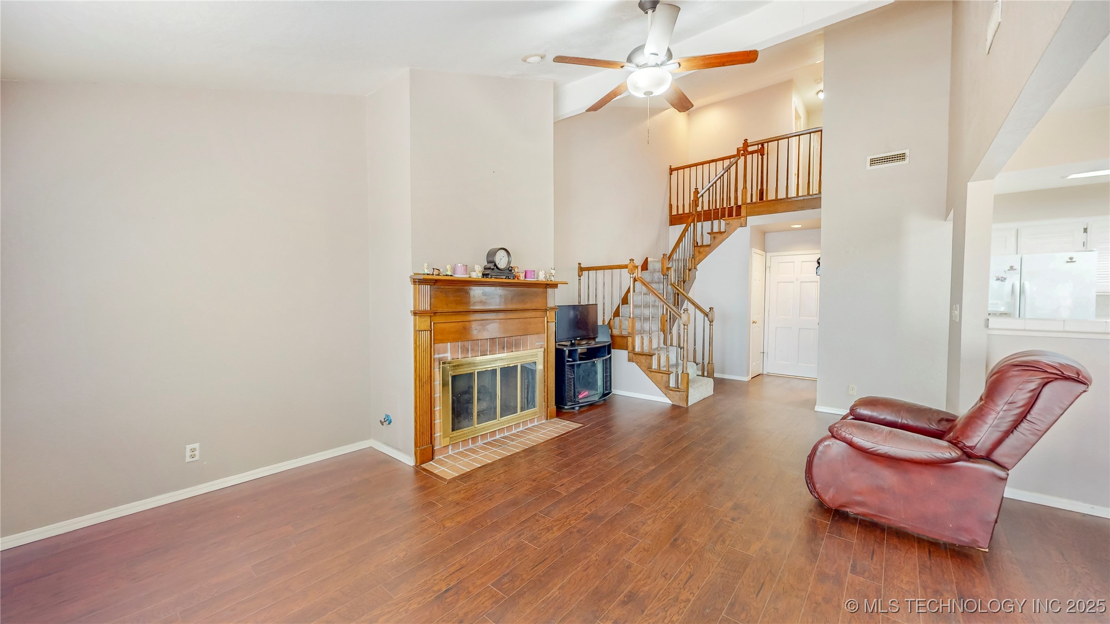 8906 S OXFORD Avenue S 303