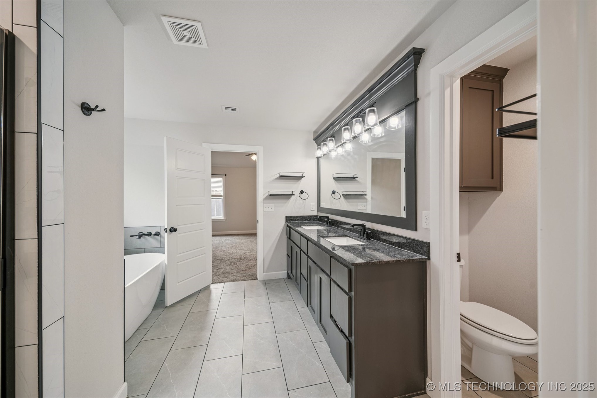 10106 S 228th East Avenue