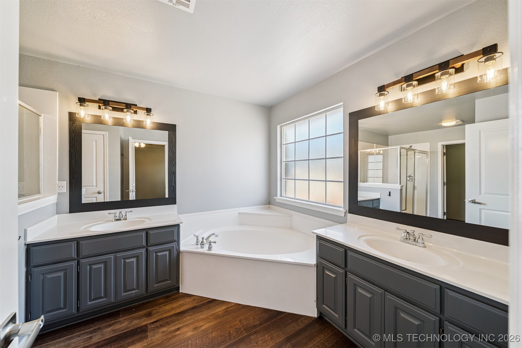 11710 S Willow Place