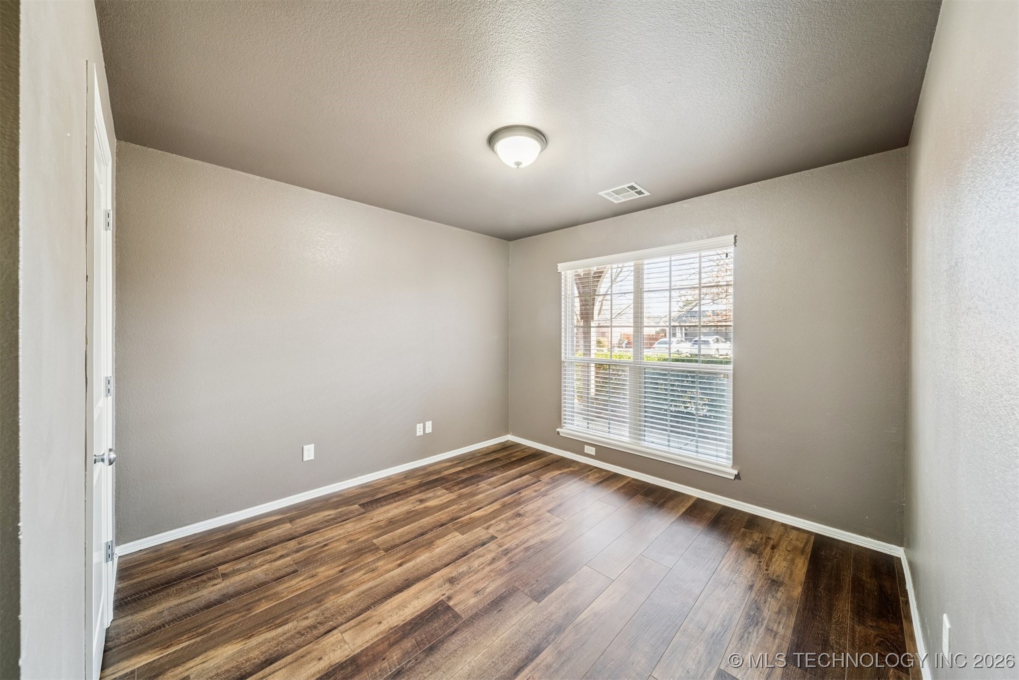 11710 S Willow Place