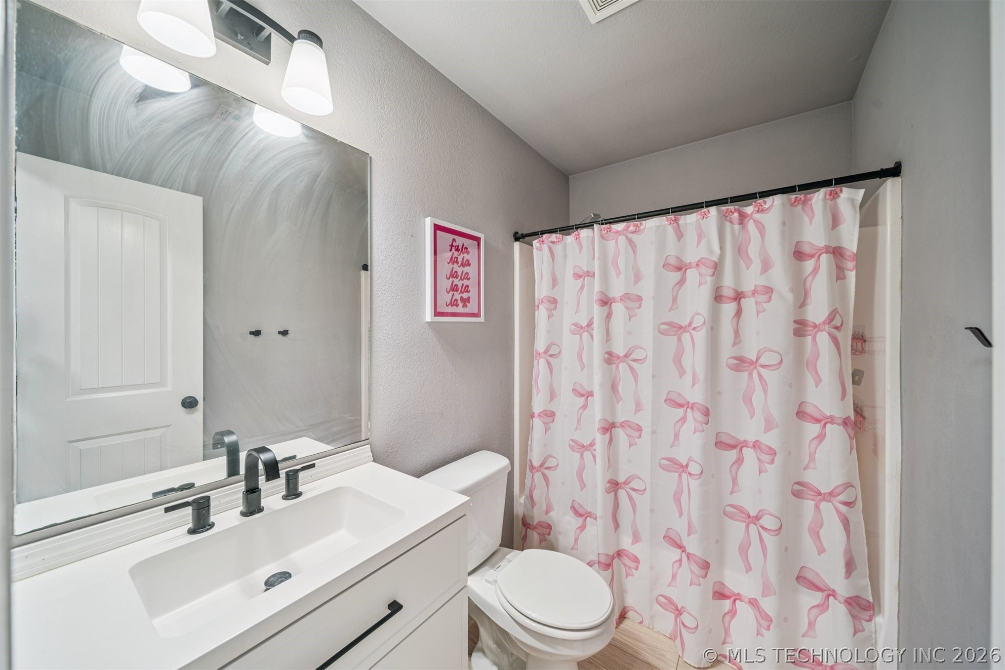 1417 E 145th Street S