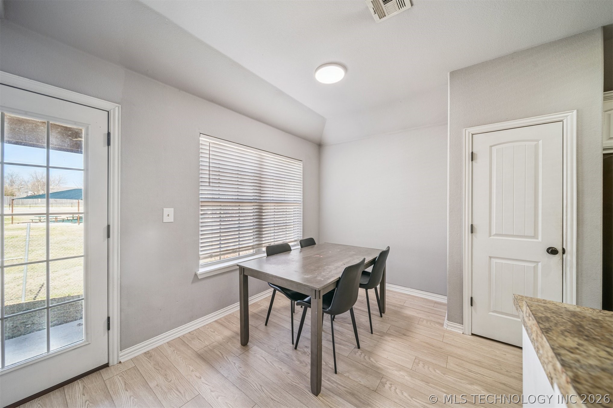 1417 E 145th Street S